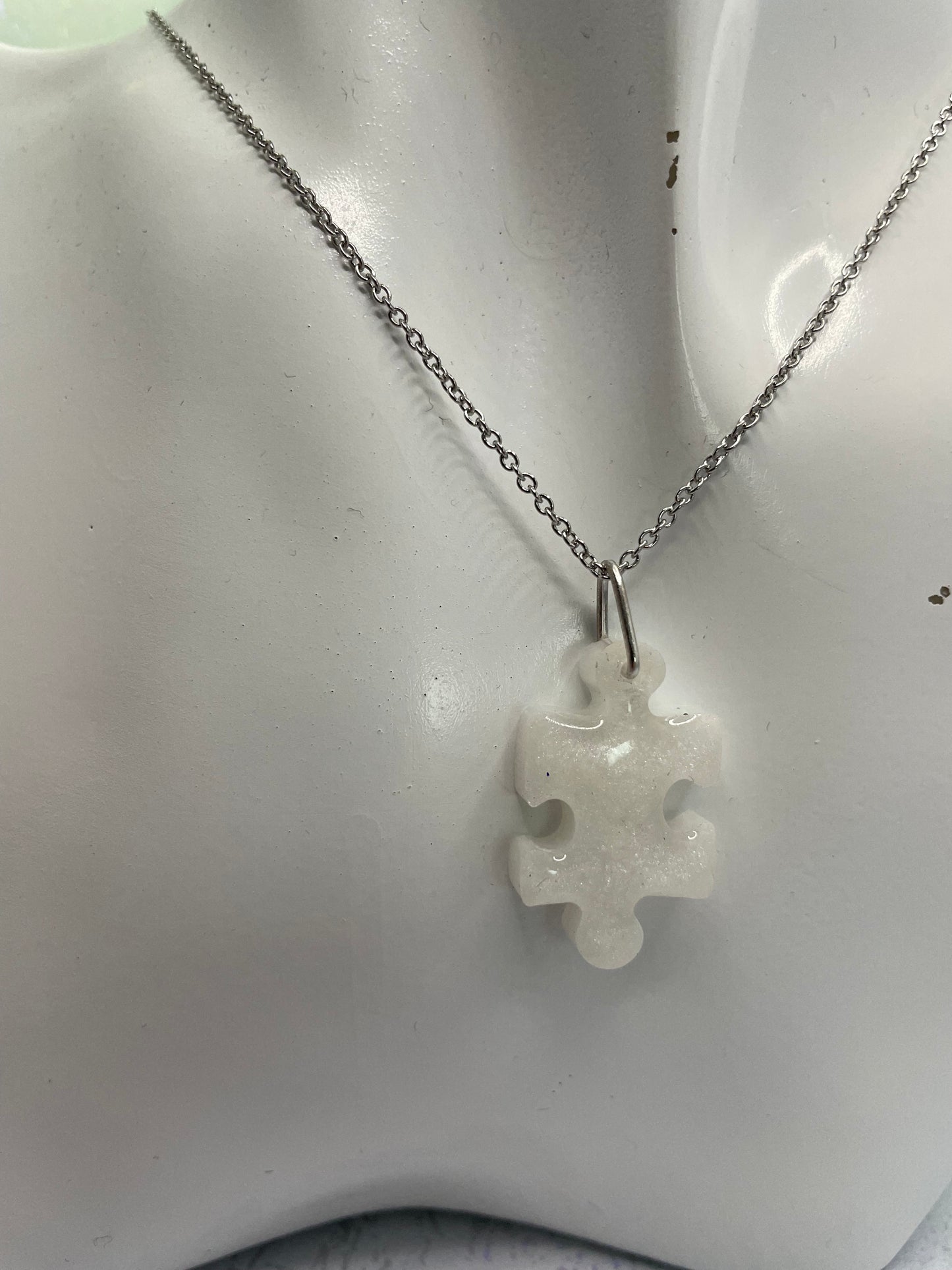 Collier Morceau Casse Tête blanc -19'' Sans Nickel +Acier Inoxydable