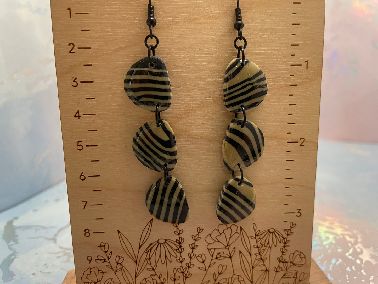 Boucles d’oreilles pendantes à rayures noires et moutarde-Sans Nickel