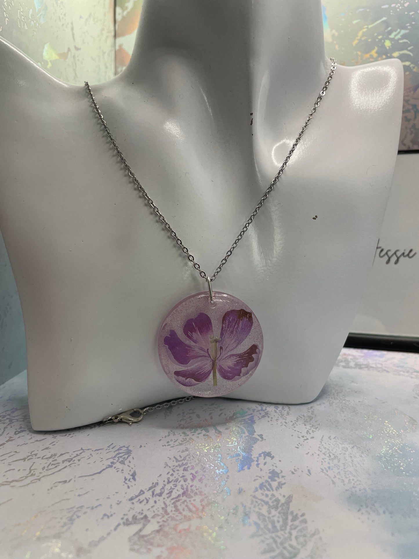 Collier fleur mauve scintillante – 25'' Sans Nickel+Acier Inoxydable