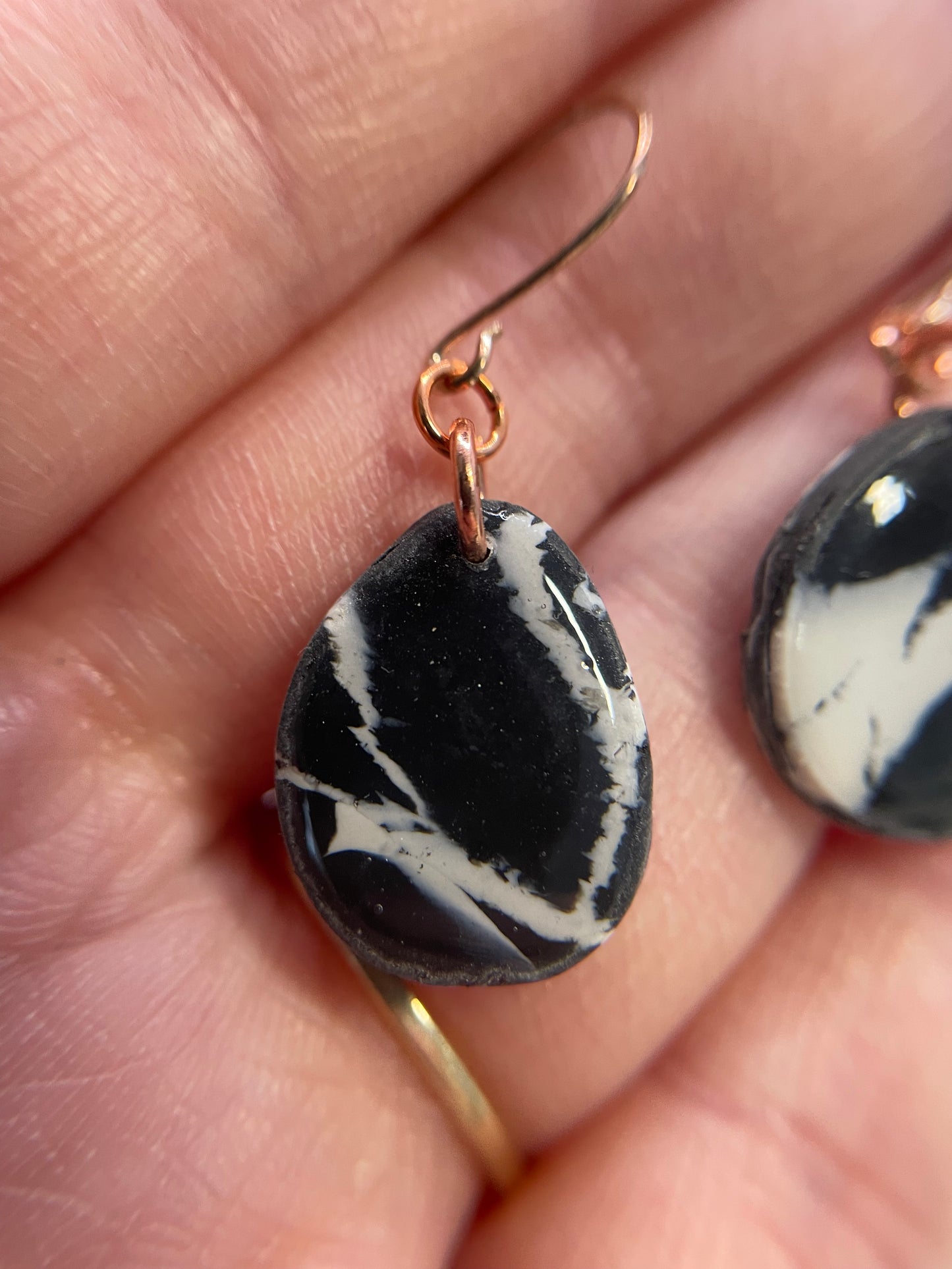 Boucle d'oreilles goutte argile noire & blanche-Acier Inoxydable