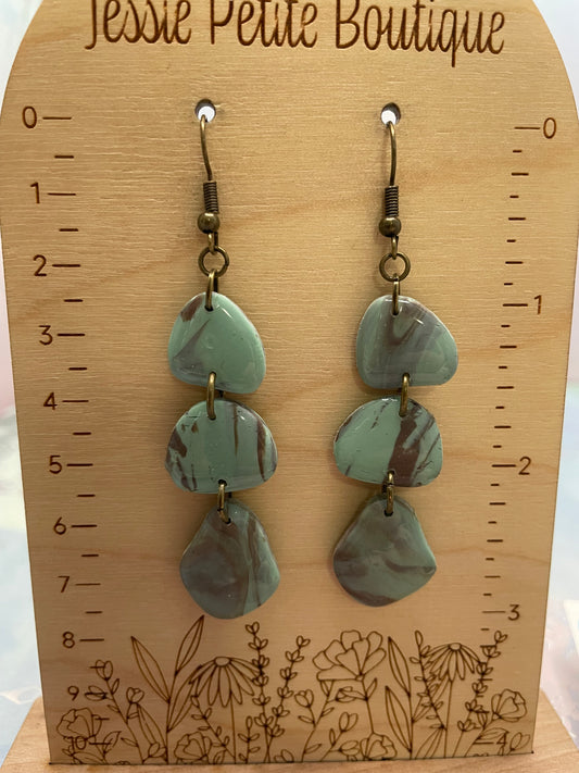 Boucles d’oreilles Pebble Vert sauge et brun marbré