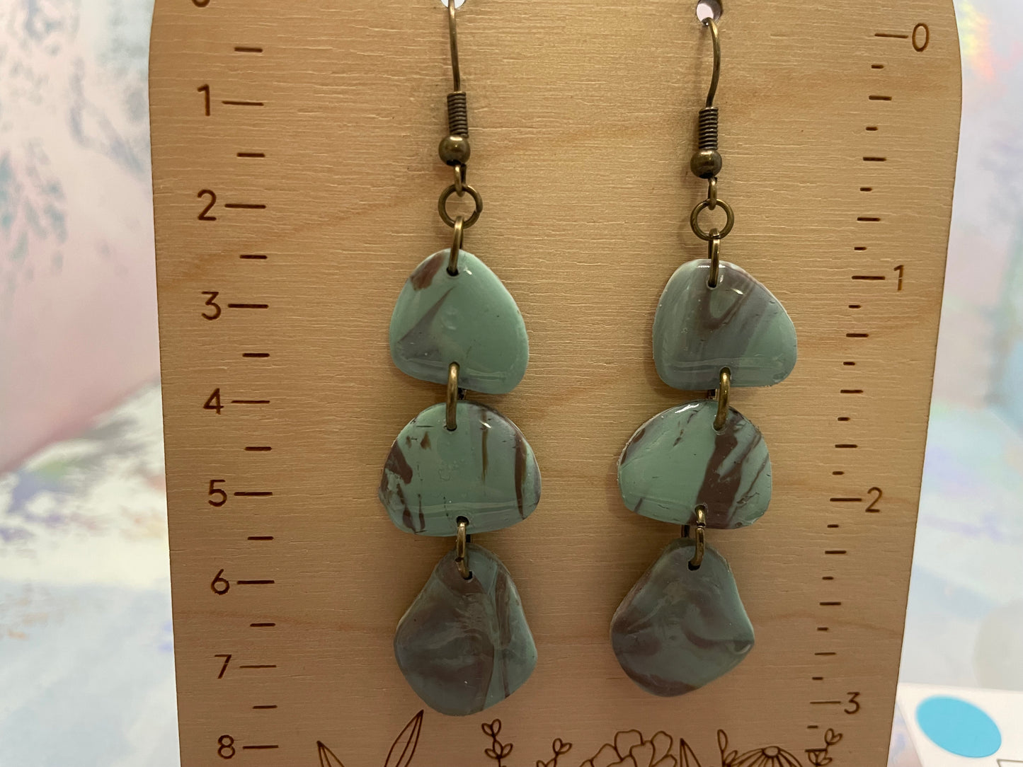 Boucles d’oreilles Pebble Vert sauge et brun marbré