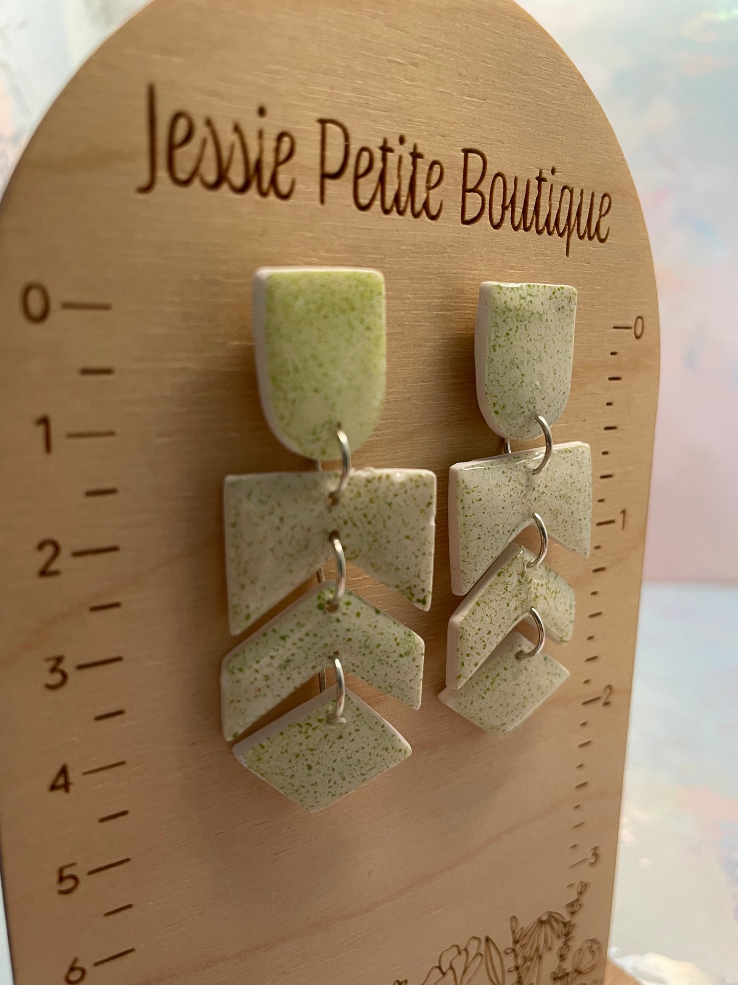 Boucles d’oreilles géométriques vert moucheté