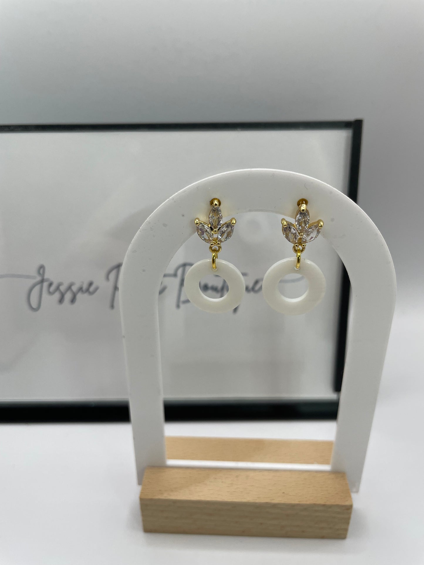 Boucles d'oreilles coquillage blanc + zirconia