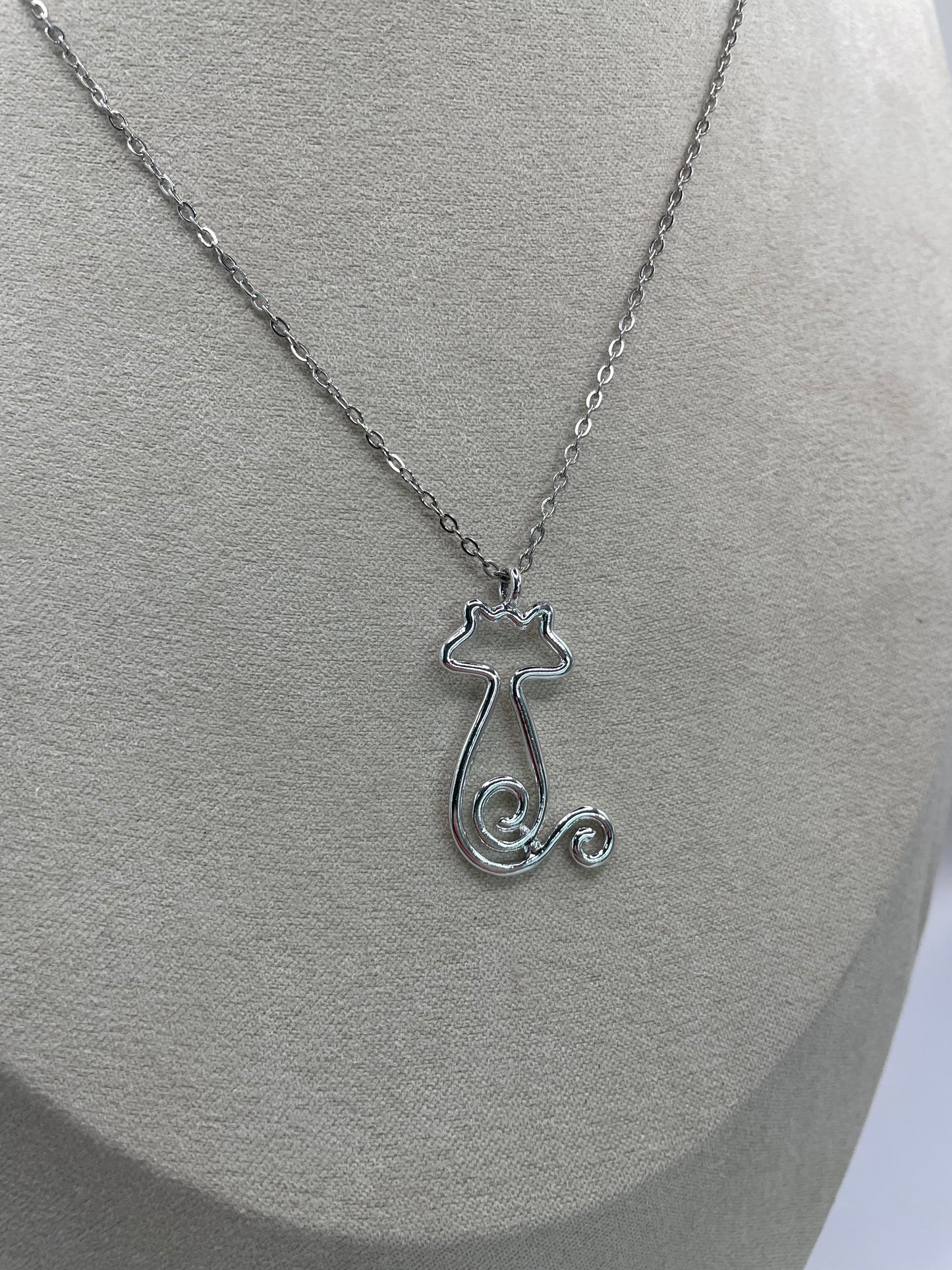 Collier minimaliste de chat argente