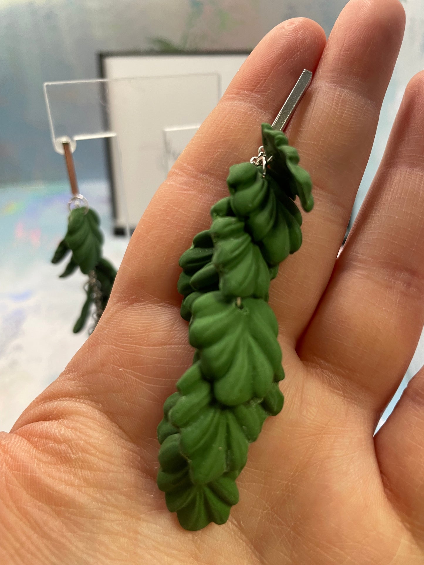 Boucles d'oreilles pendantes 9cm feuille d'argile verte