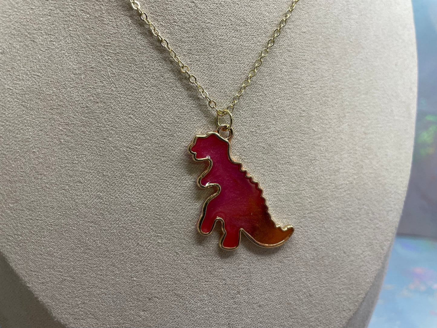 Collier dinosaure dégradé – orange à fuchsia