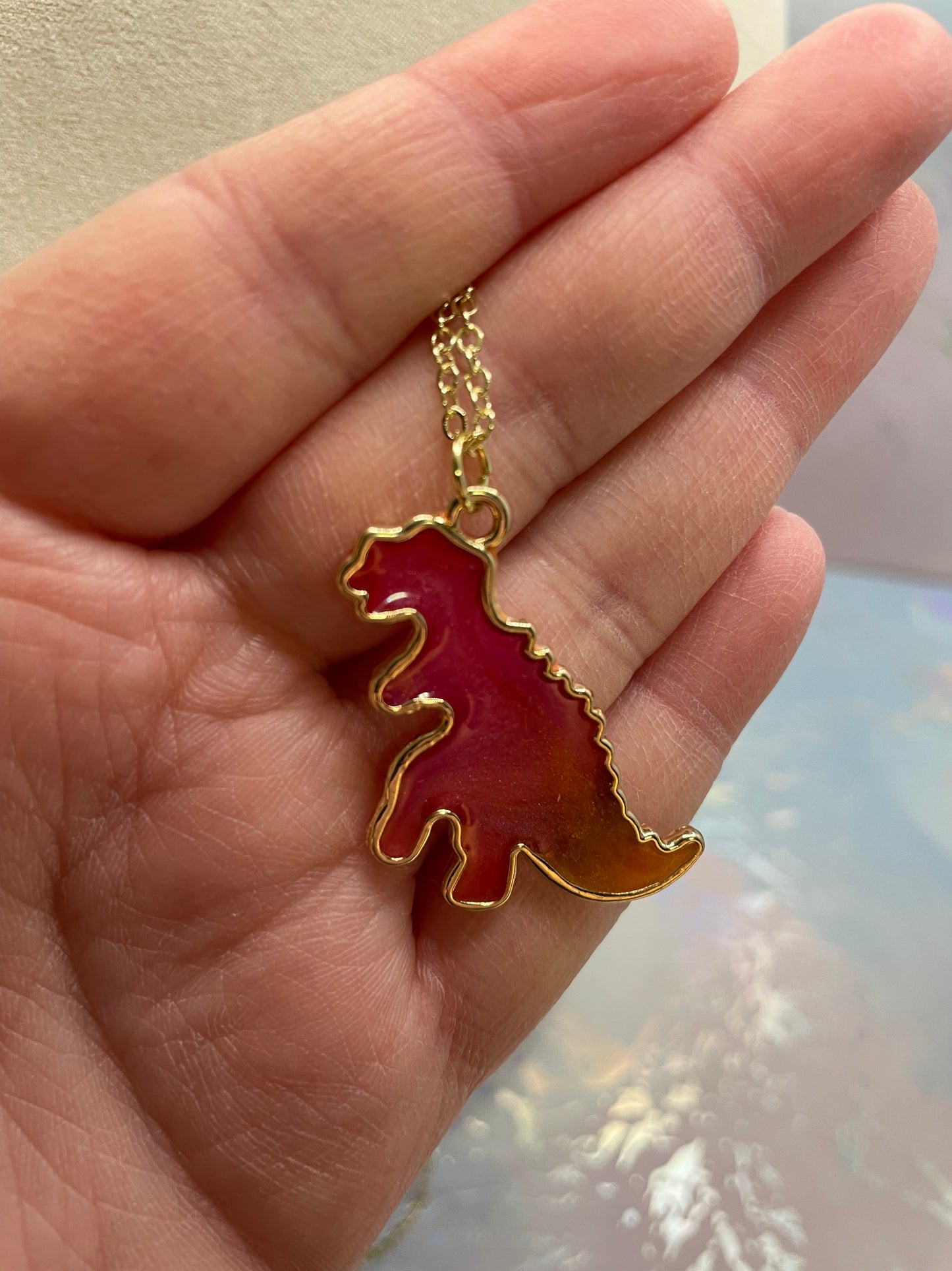 Collier dinosaure dégradé – orange à fuchsia