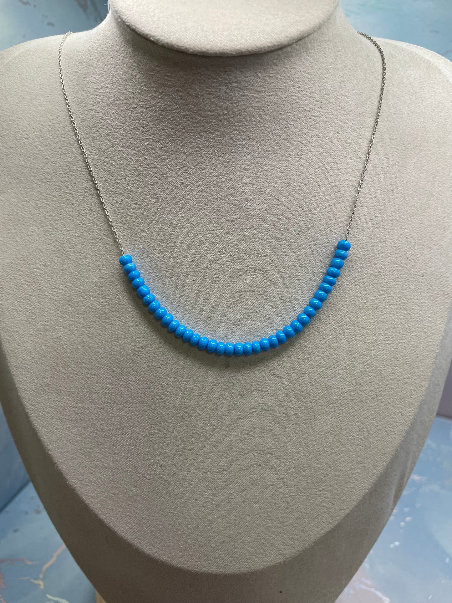 Collier à billes tchèques bleues