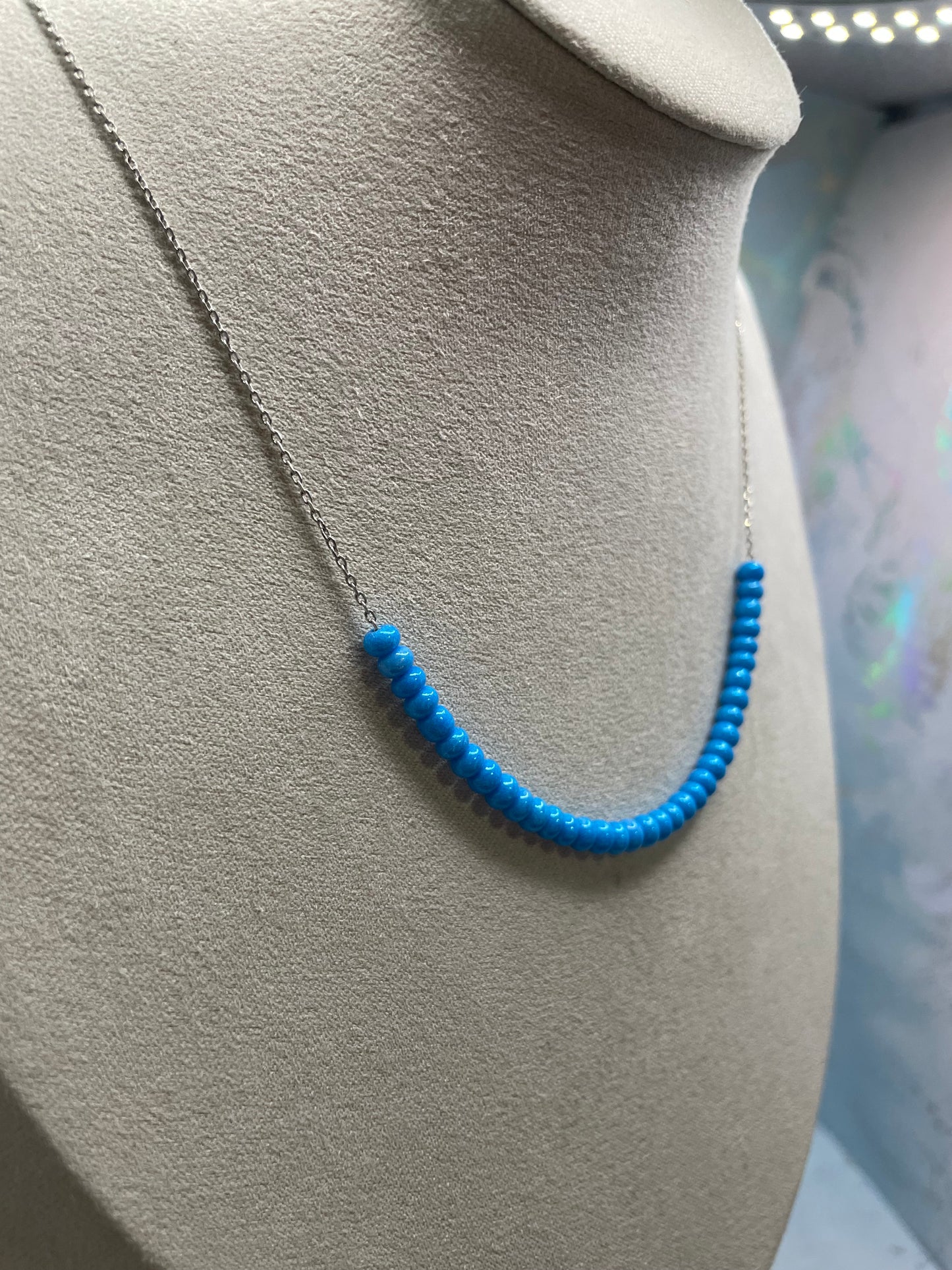 Collier à billes tchèques bleues