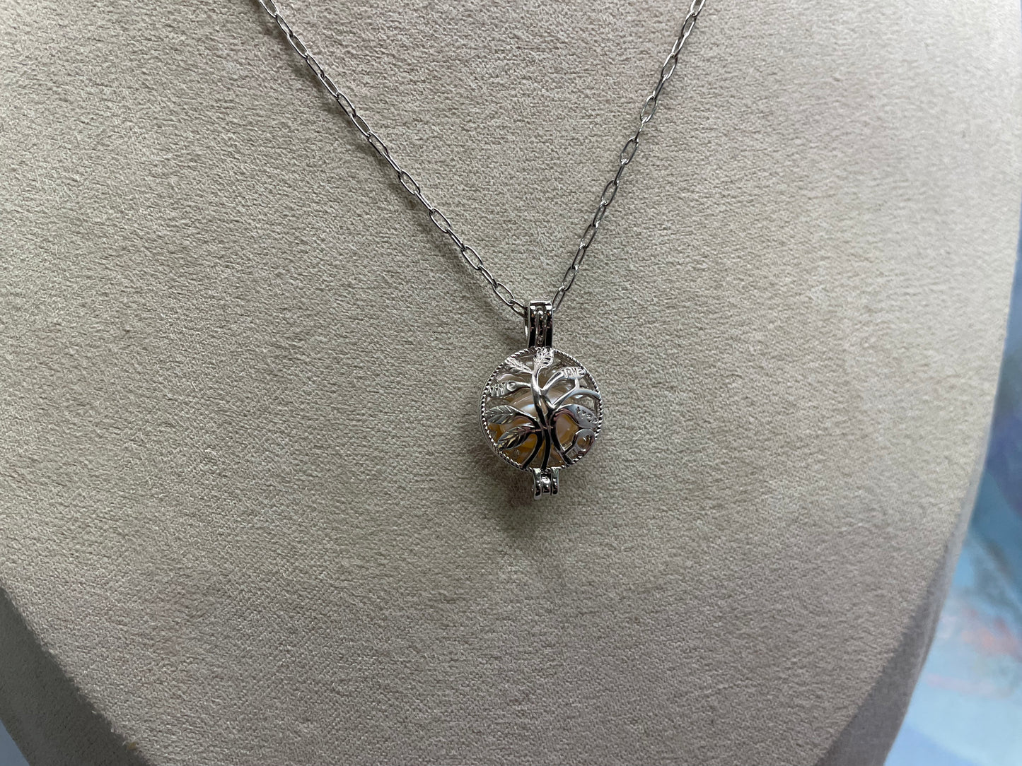 Collier cage arbre de vie avec perle rose