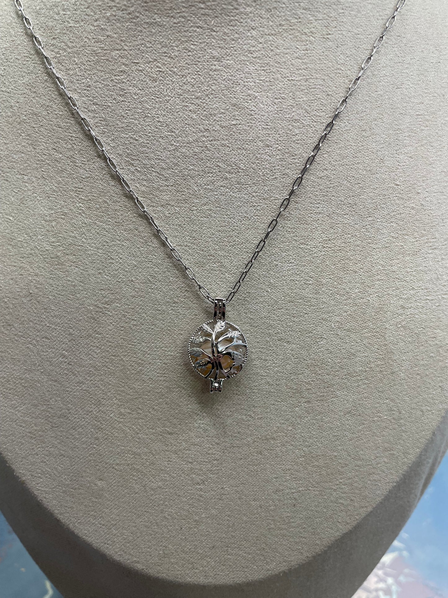 Collier cage arbre de vie avec perle rose