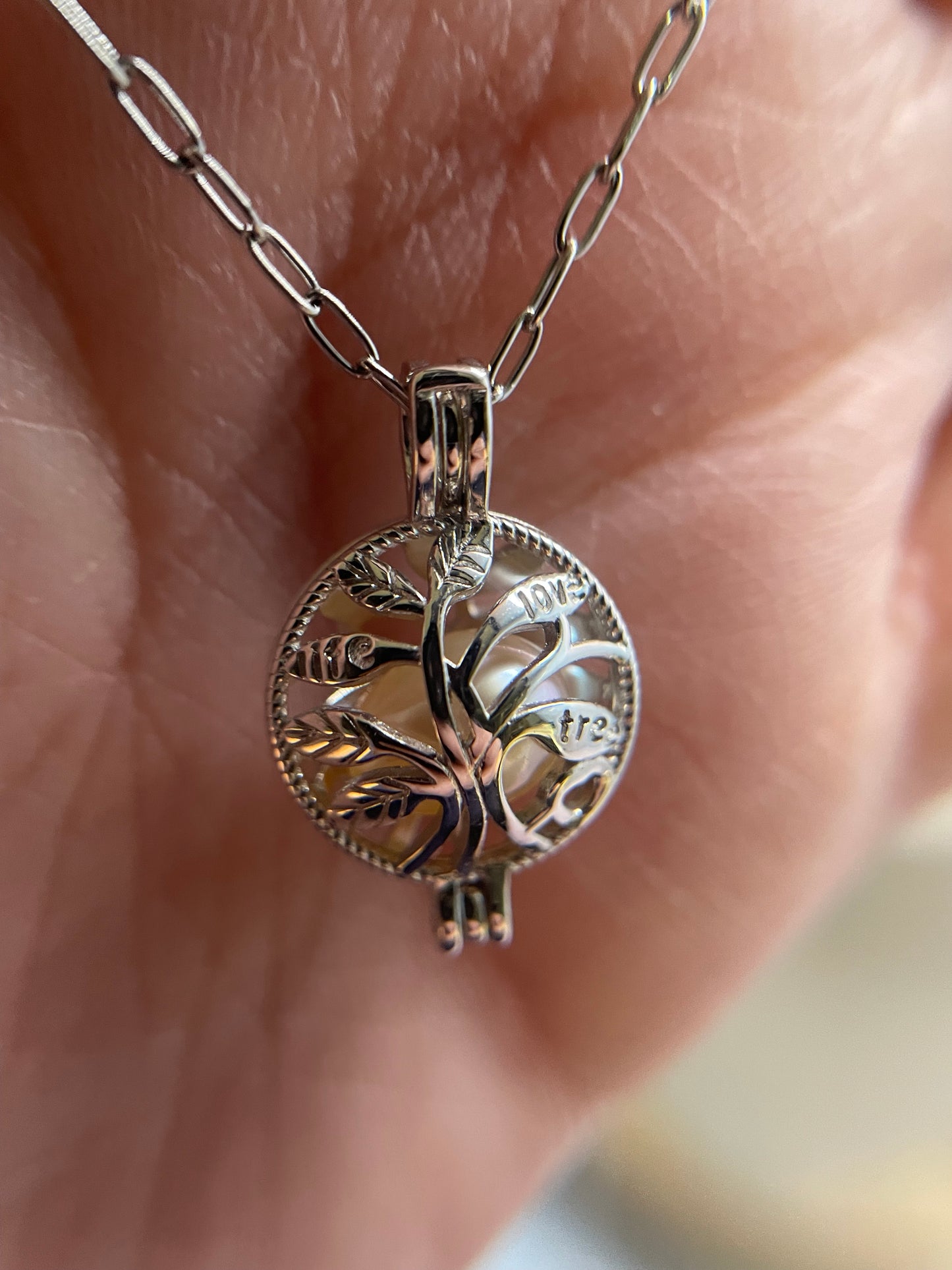 Collier cage arbre de vie avec perle rose