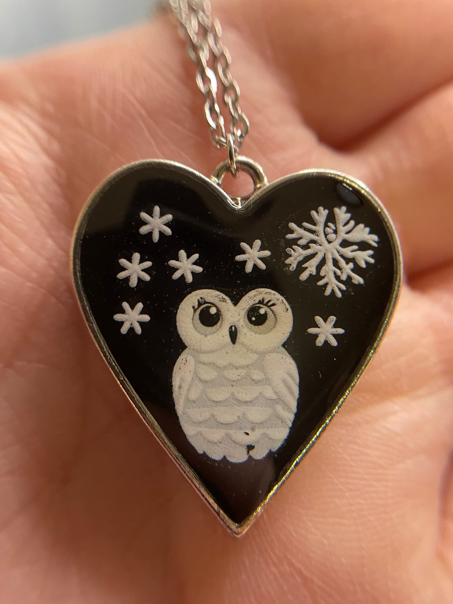 Collier cœur hibou enneigé