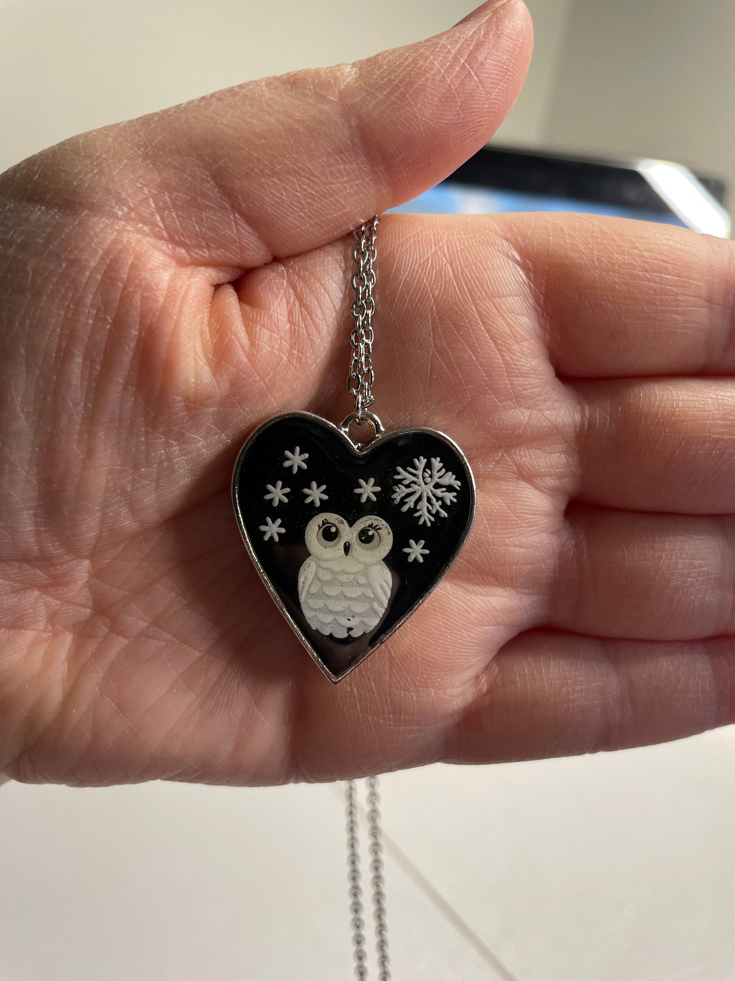 Collier cœur hibou enneigé