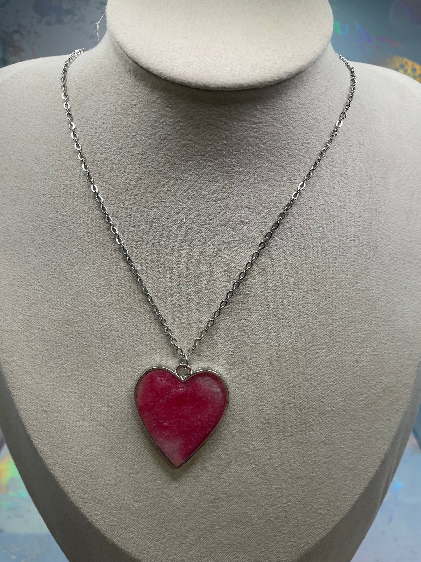 Collier cœur marbré rose