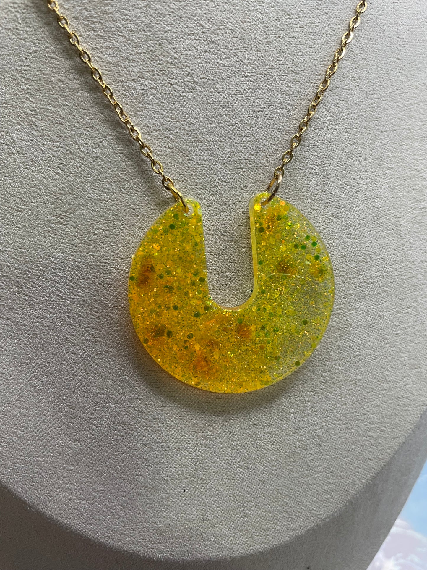Collier en U Jaune et orange brillant