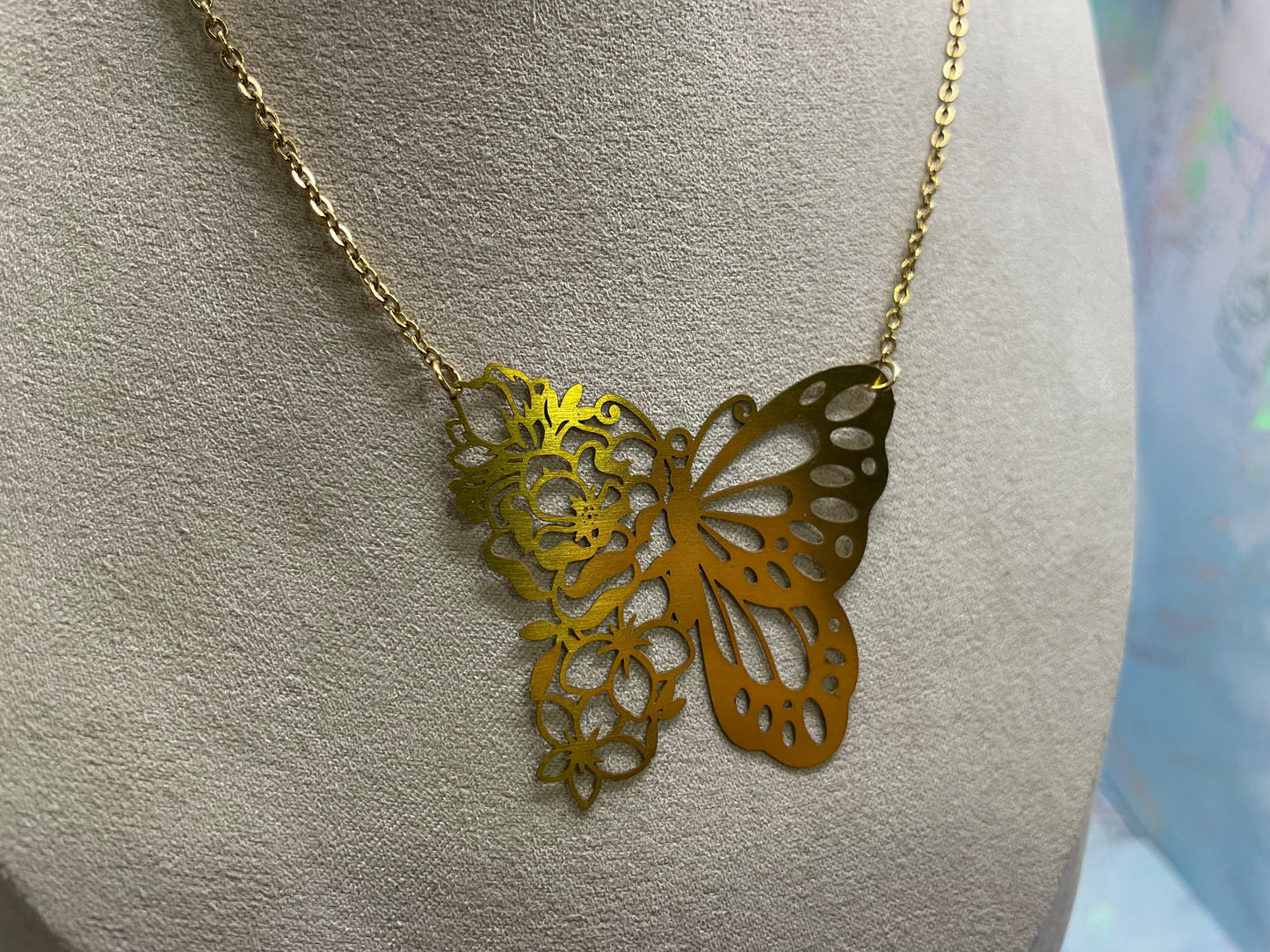 Collier Papillon en Filigrane de Laiton