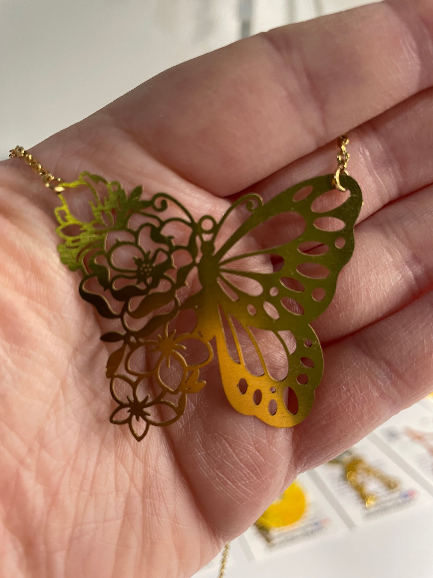 Collier Papillon en Filigrane de Laiton