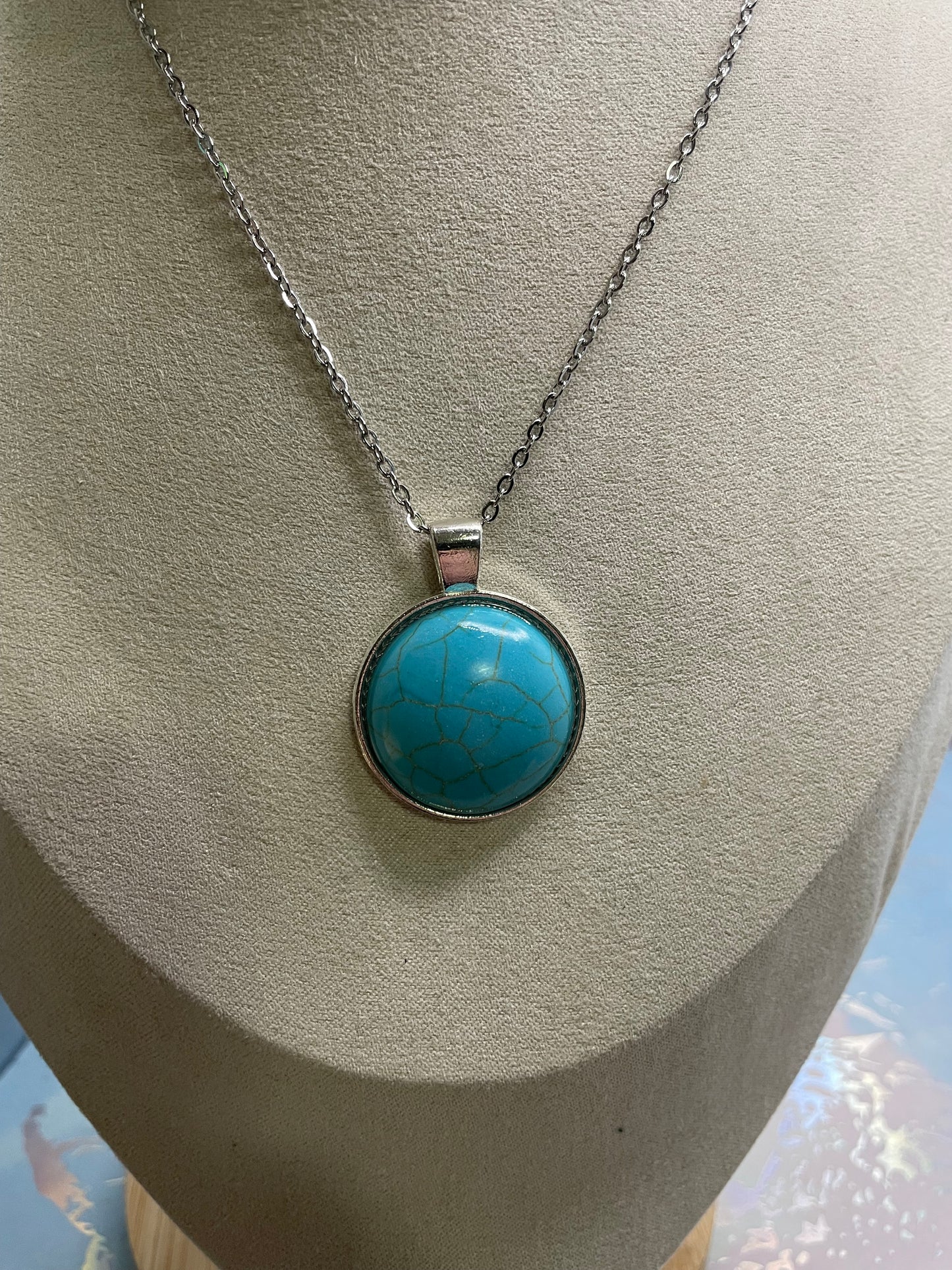 Collier à cabochon rond en turquoise