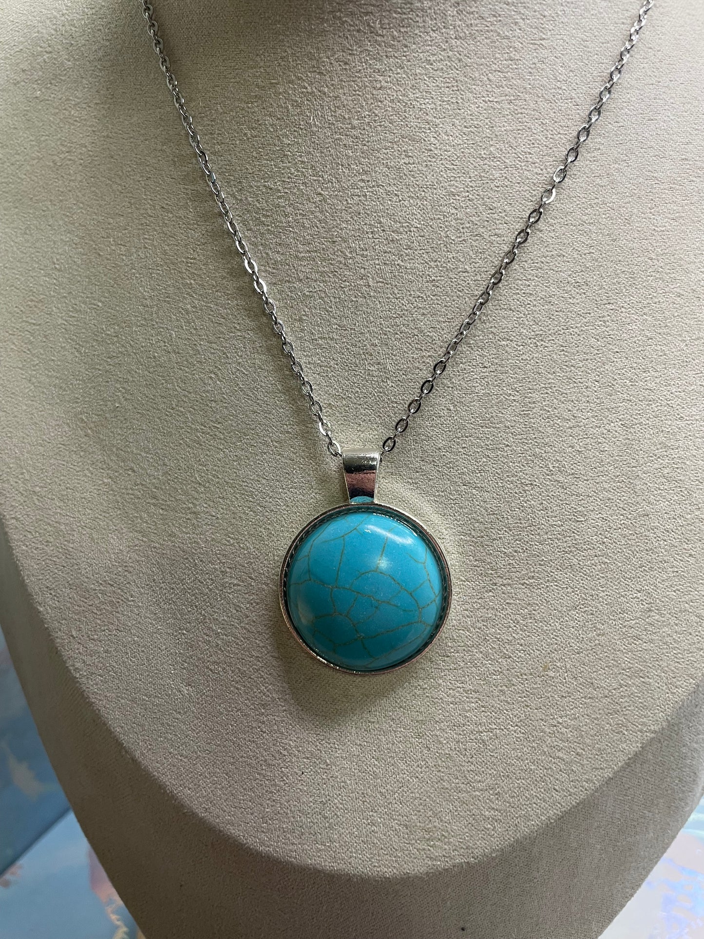 Collier à cabochon rond en turquoise