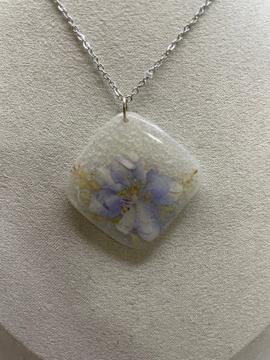Collier en losange blanc avec Fleur Bleue Séchée-Acier Inoxydable