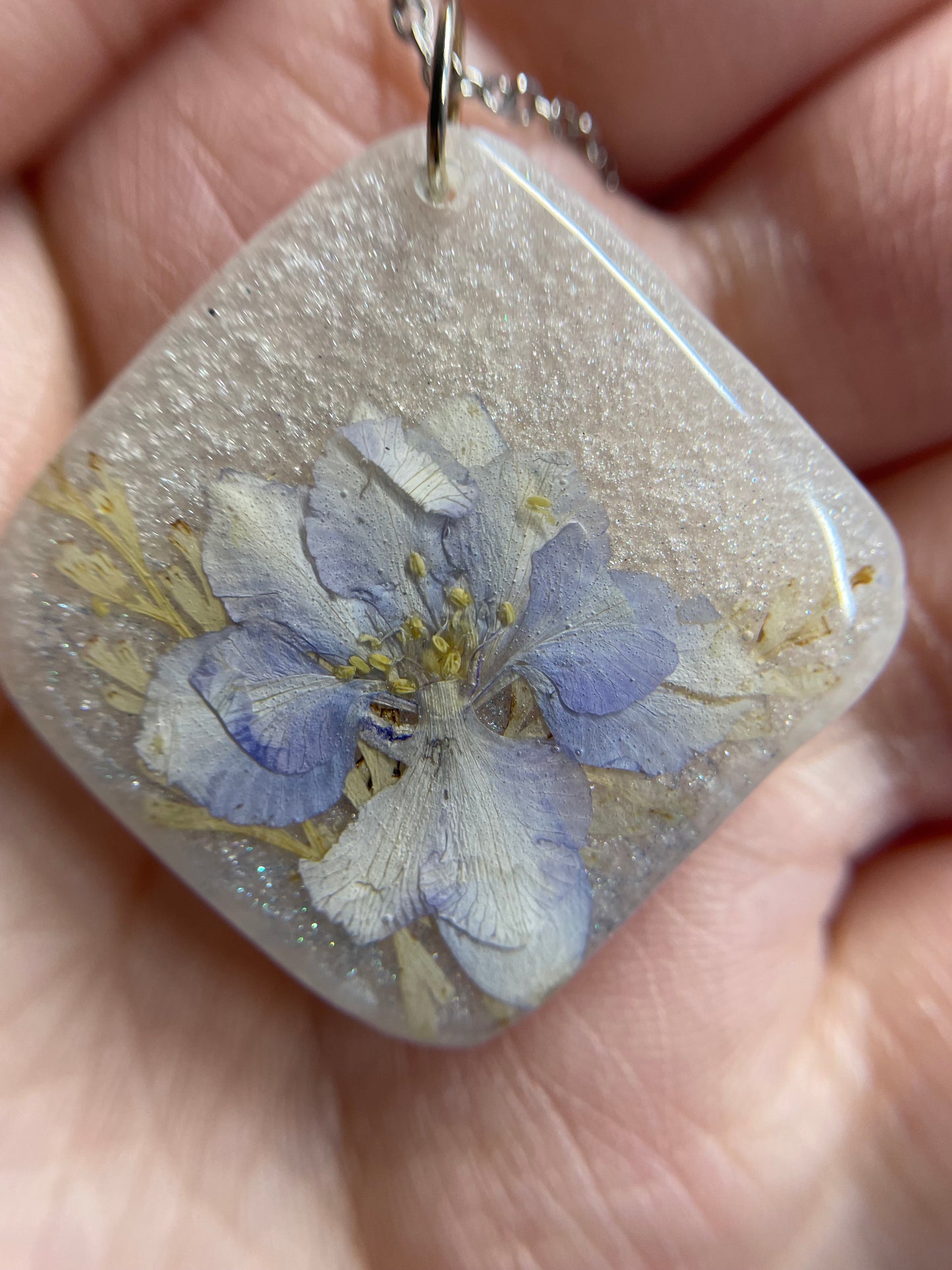 Collier en losange blanc avec Fleur Bleue Séchée-Acier Inoxydable