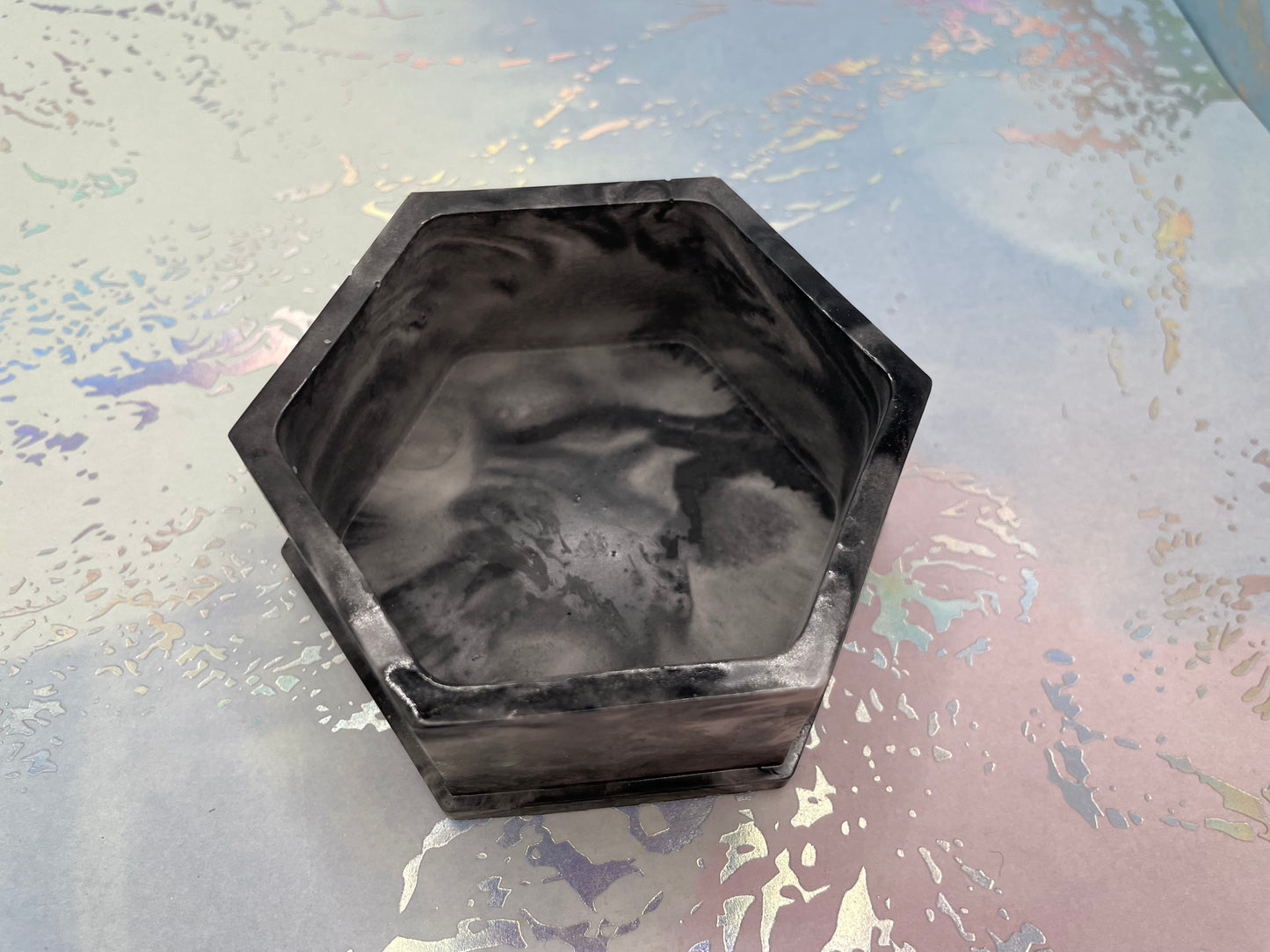 Contenant Hexagonal en Éco-Résine – Effet Fumé