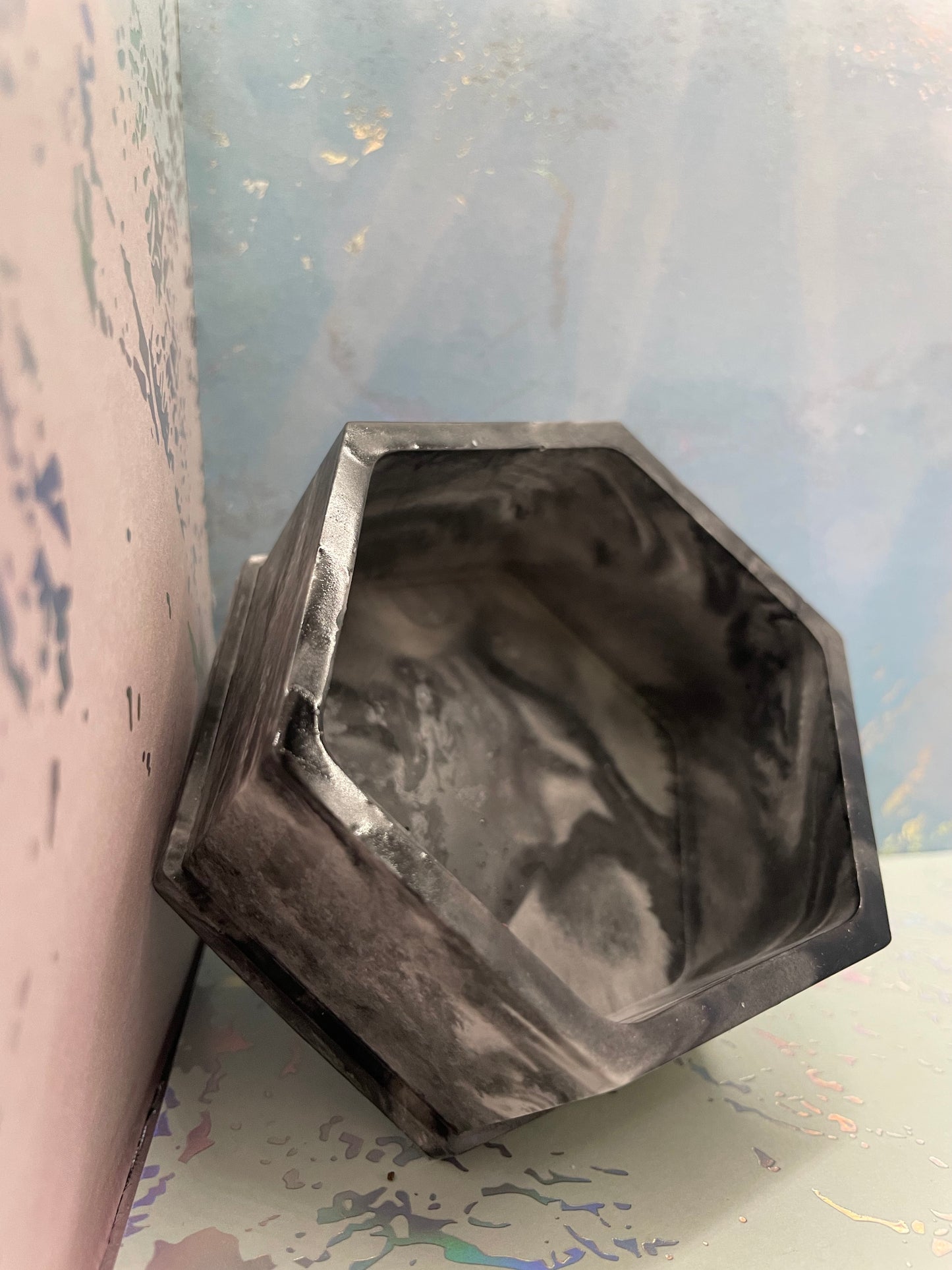 Contenant Hexagonal en Éco-Résine – Effet Fumé