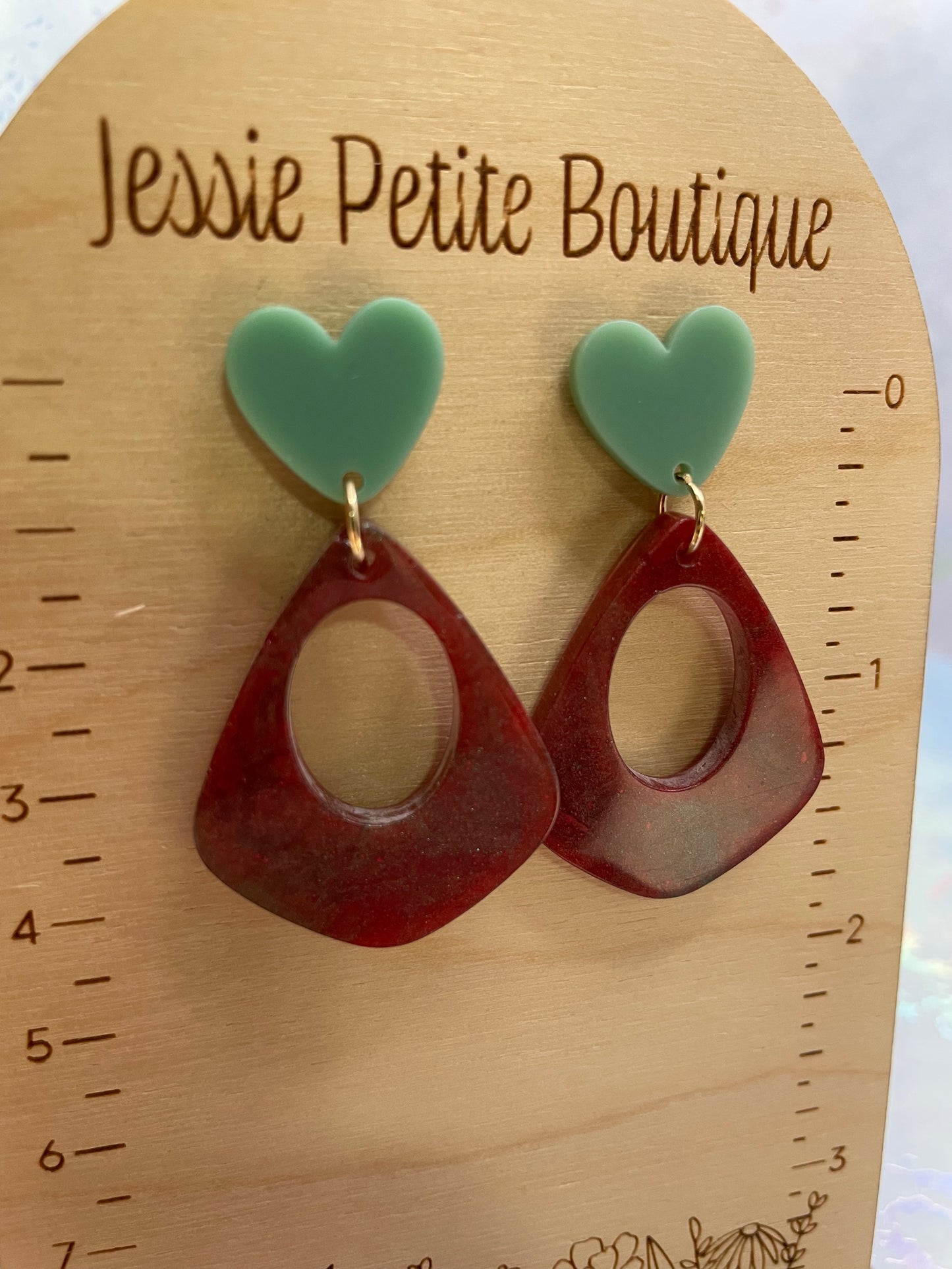 Boucles d’oreilles goutte rouge + boutons cœur menthe
