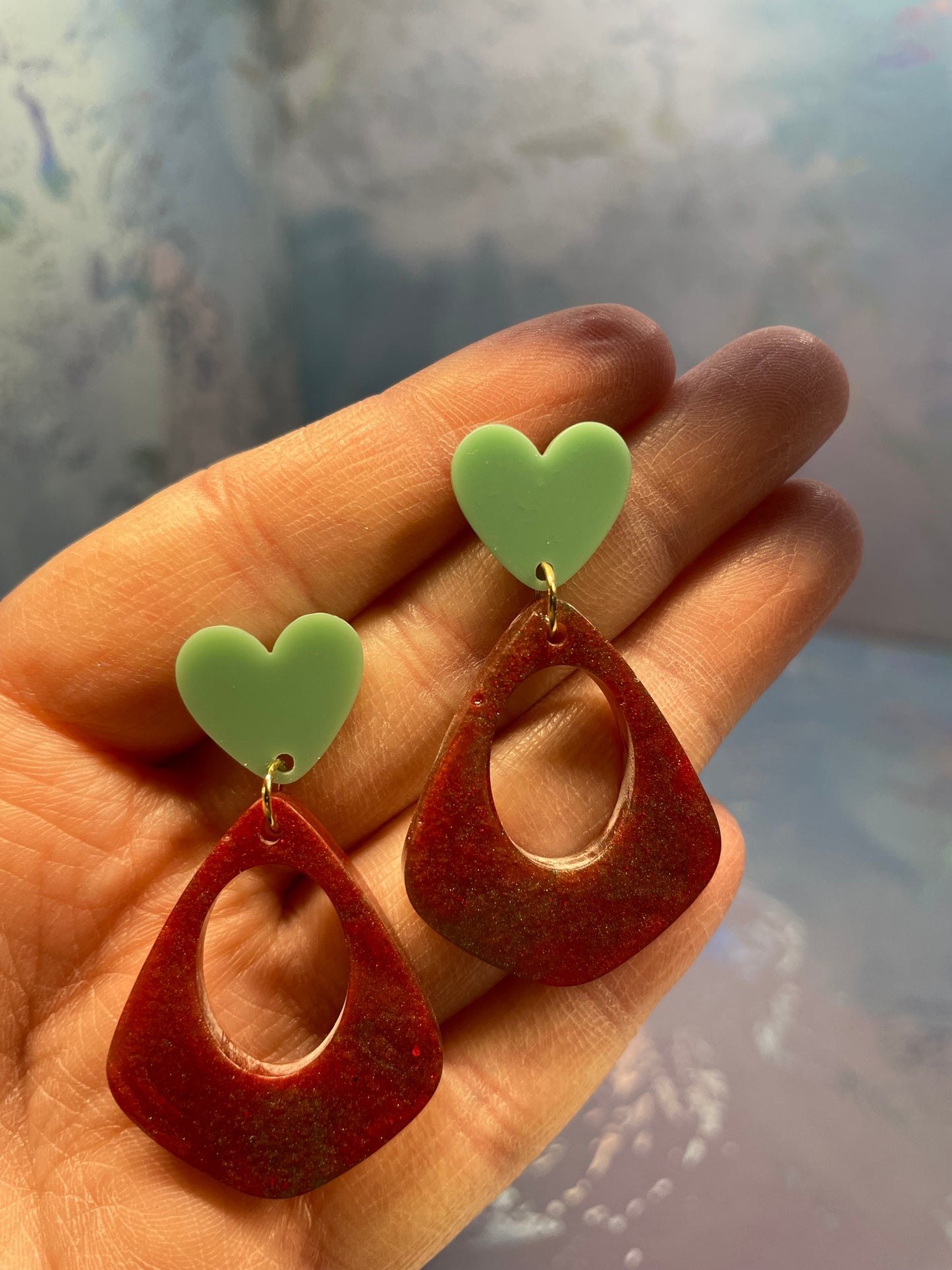 Boucles d’oreilles goutte rouge + boutons cœur menthe