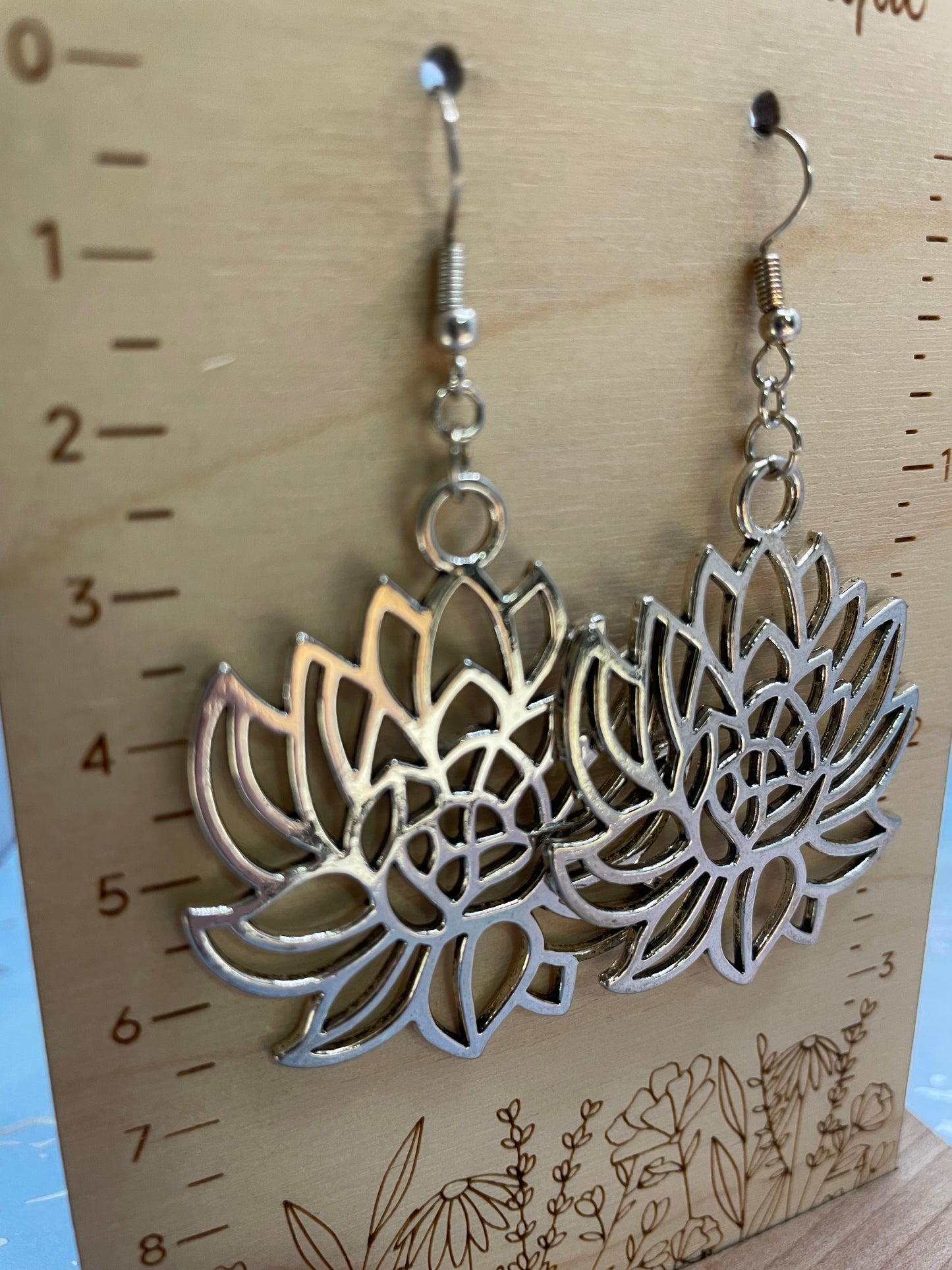 Grosse Boucles d’oreilles lotus argentées