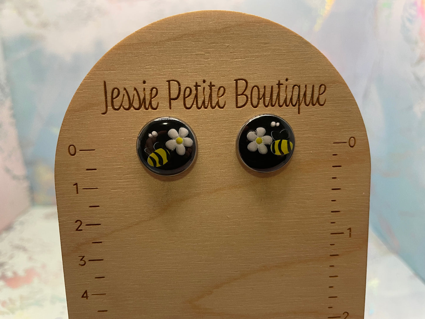 Boutons d’oreille abeille et fleurs