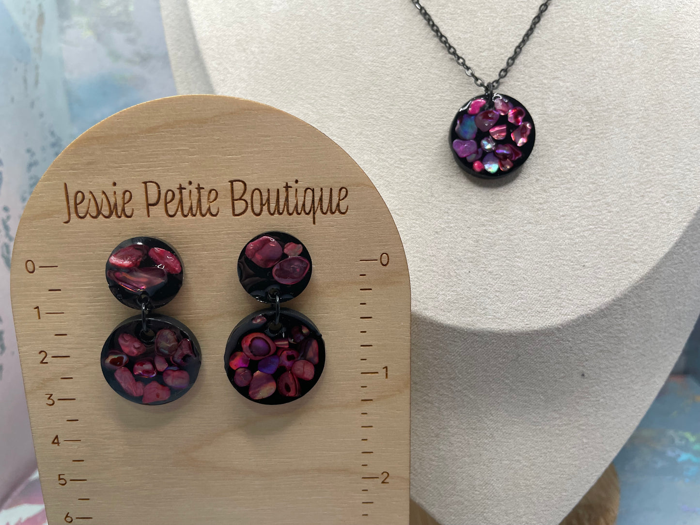 Pink Shell Round Set – Black Background