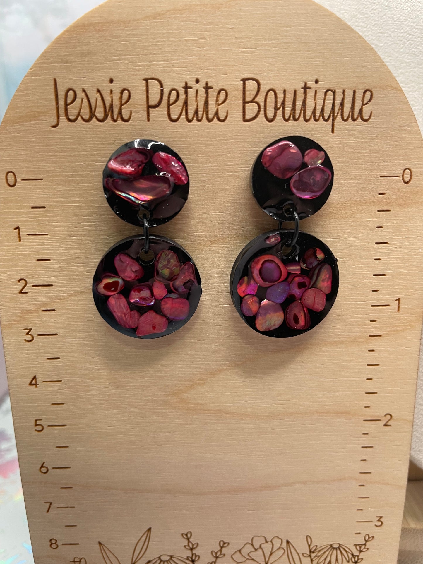 Pink Shell Round Set – Black Background