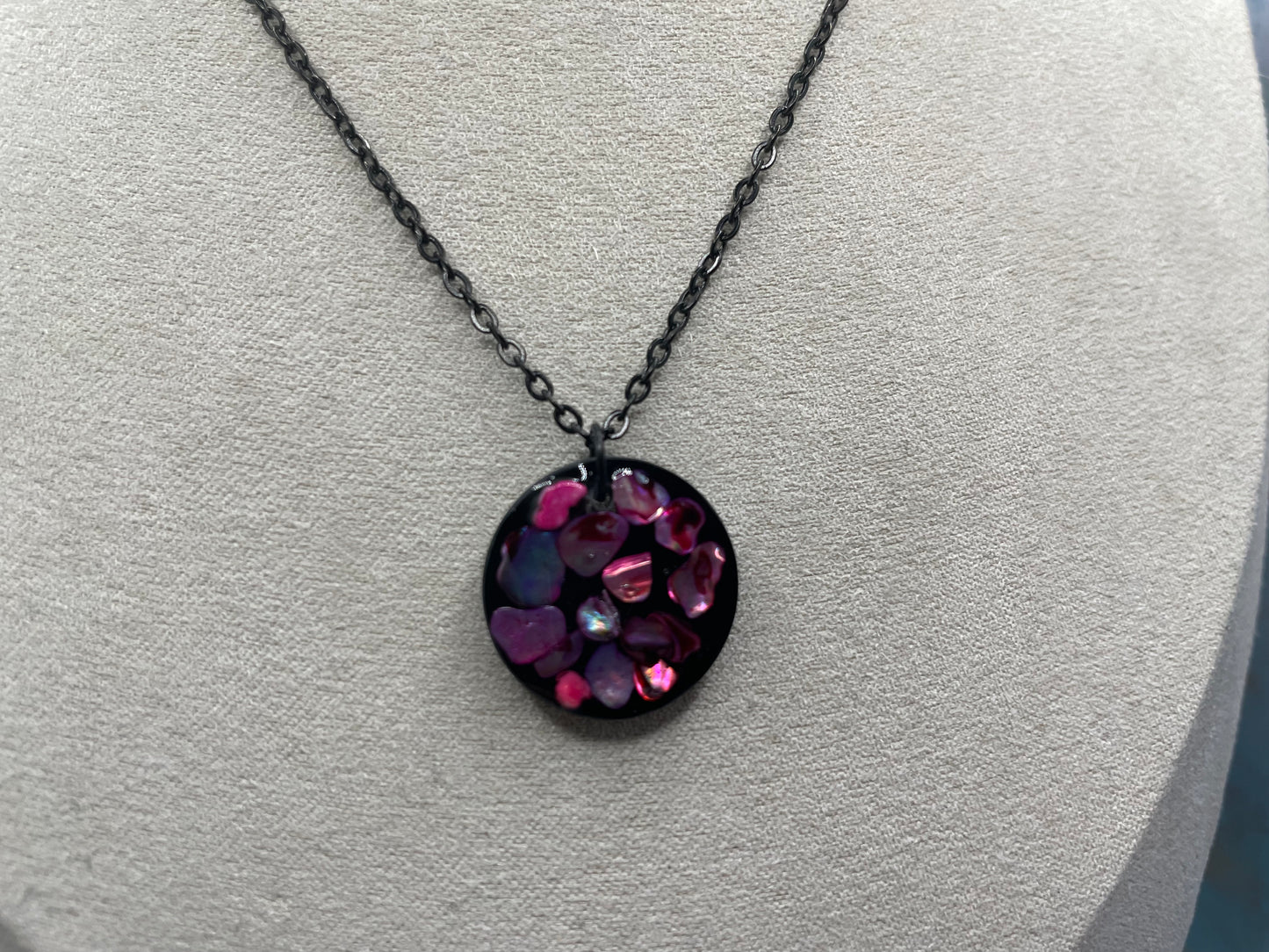 Pink Shell Round Set – Black Background