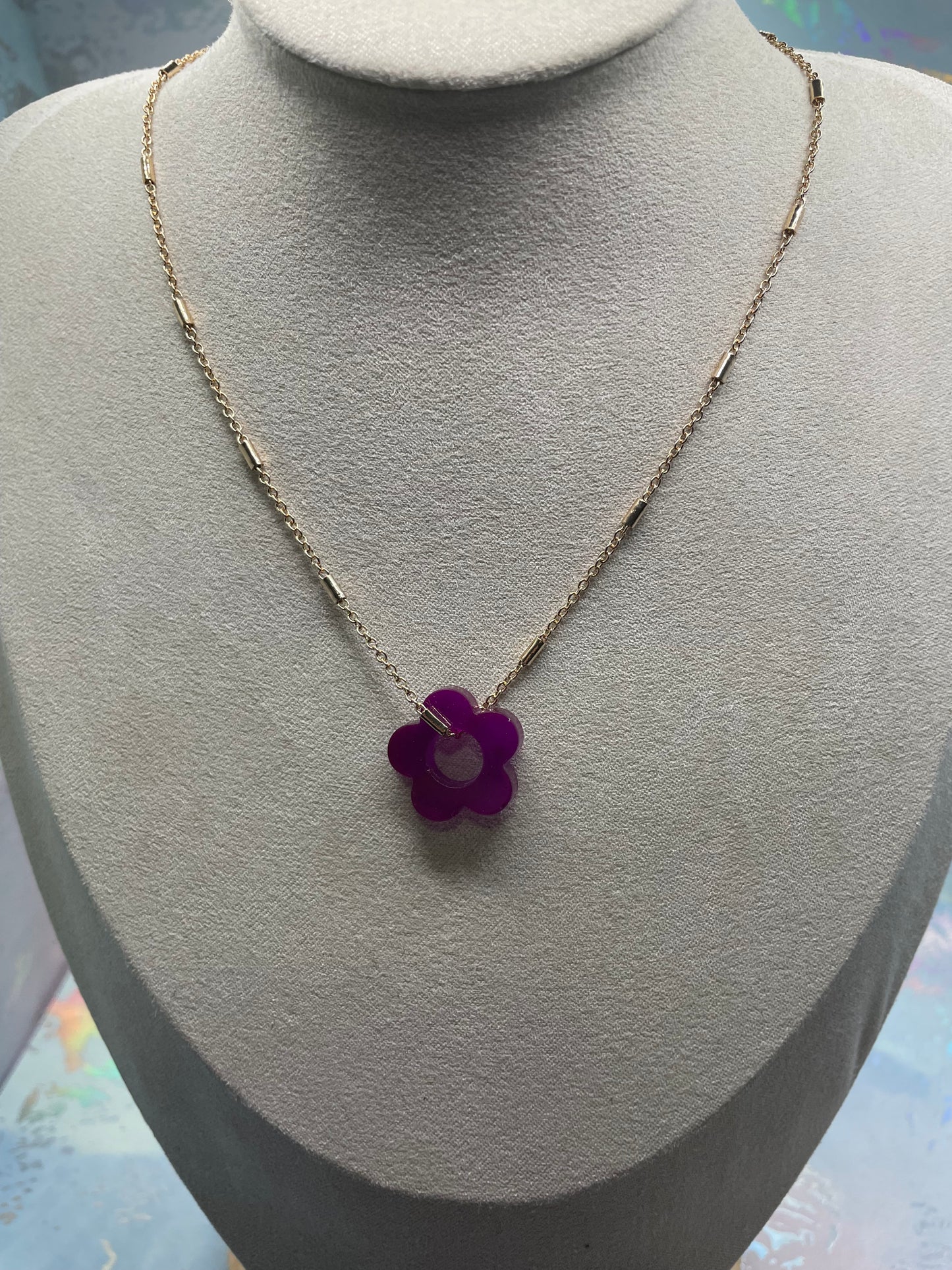 Collier Fleur Mauve Translucide