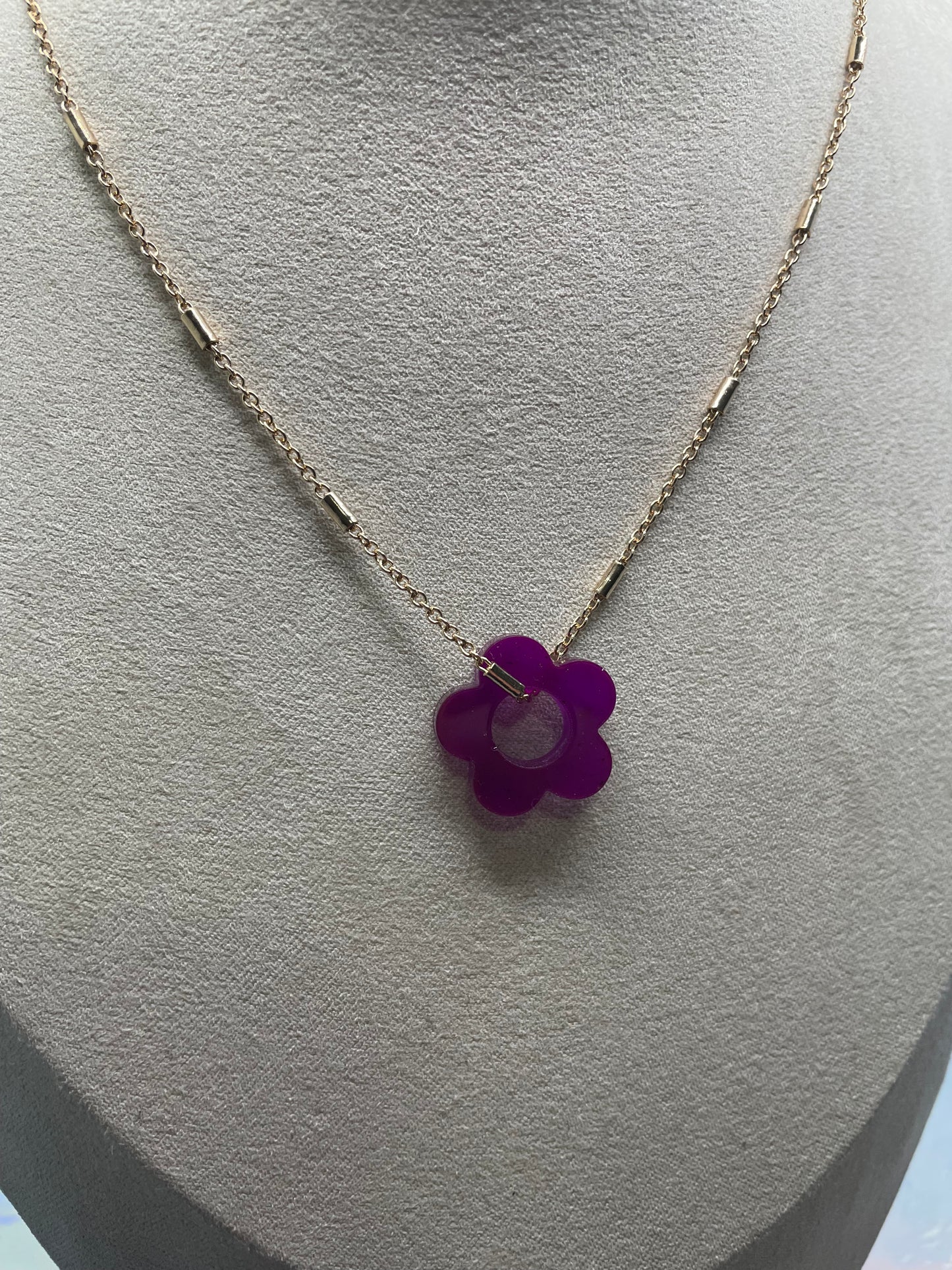 Collier Fleur Mauve Translucide