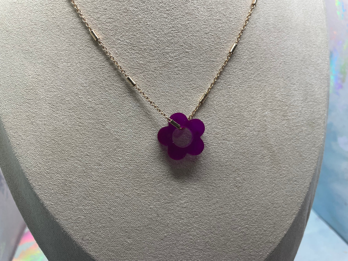 Collier Fleur Mauve Translucide