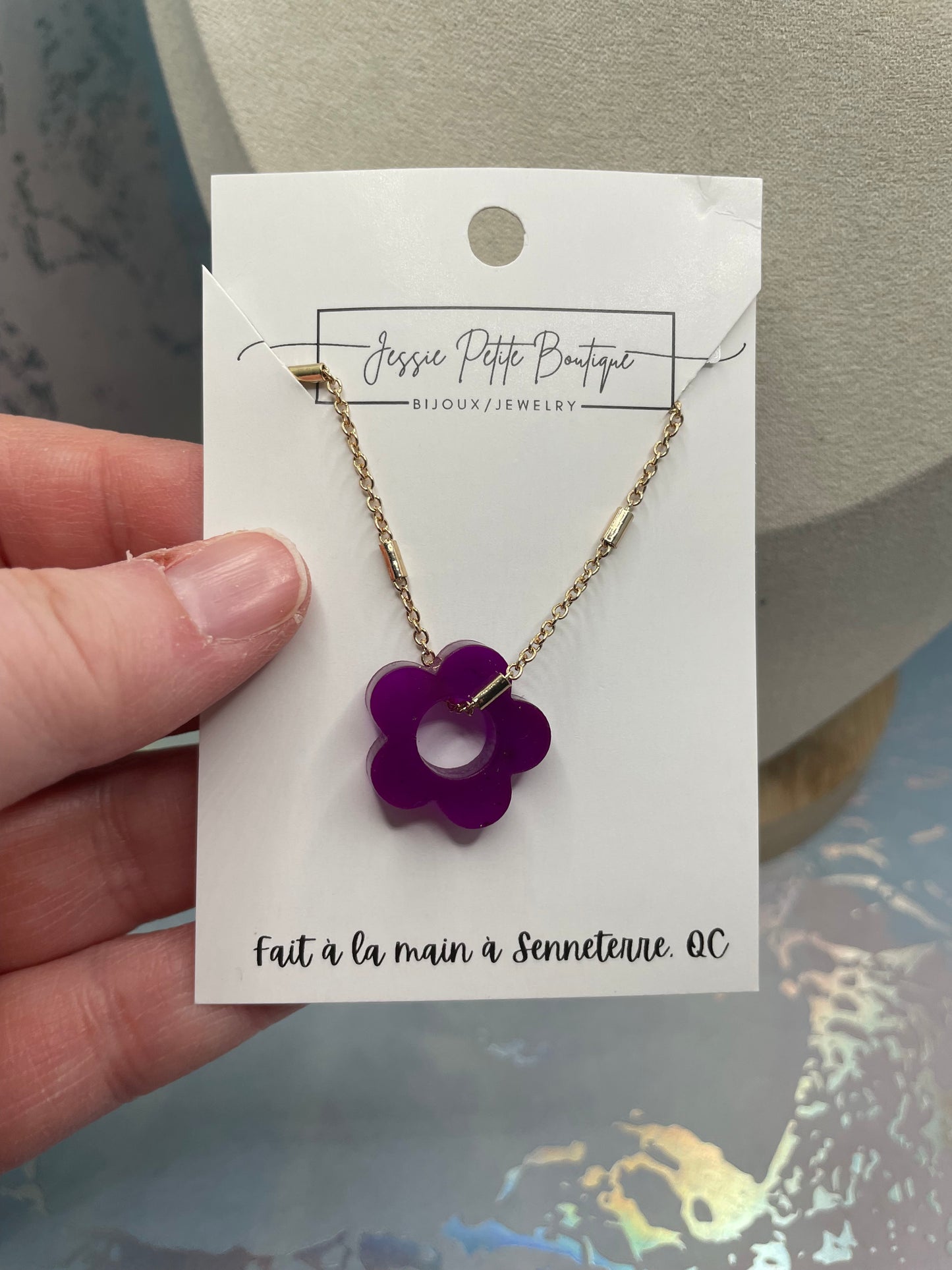 Collier Fleur Mauve Translucide