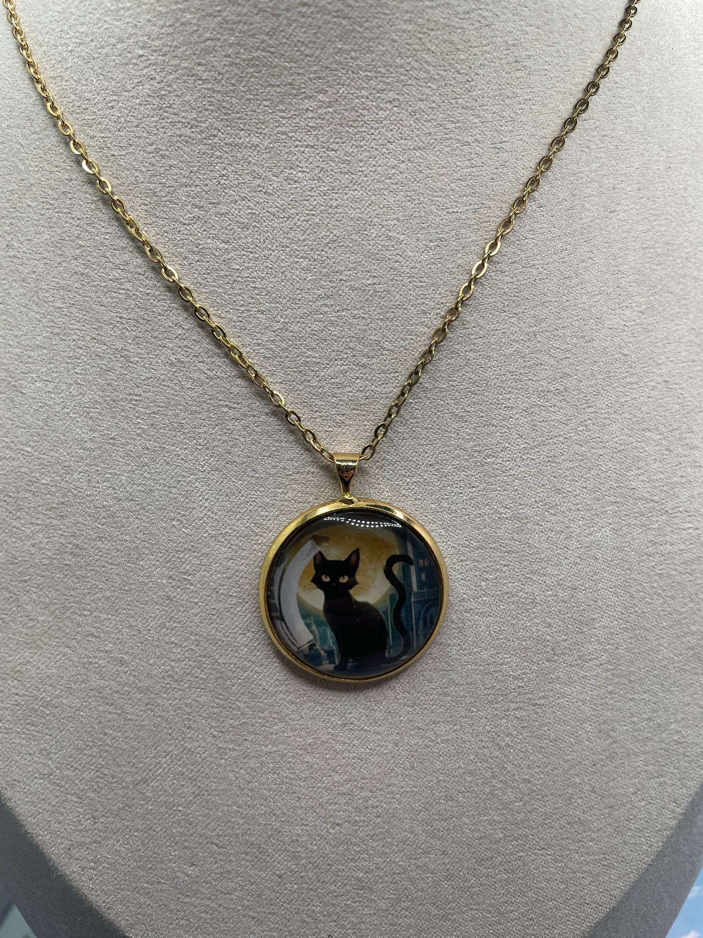 Collier Chat Scène Mystique (Fini Doré) 
