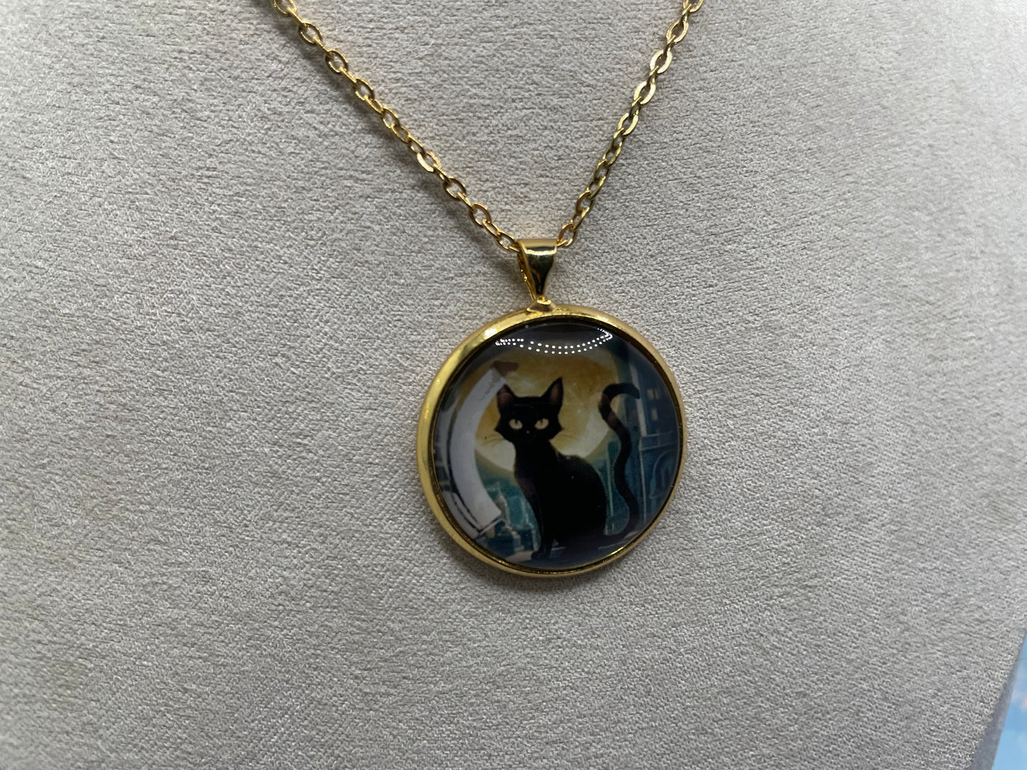 Collier Chat Scène Mystique (Fini Doré) 