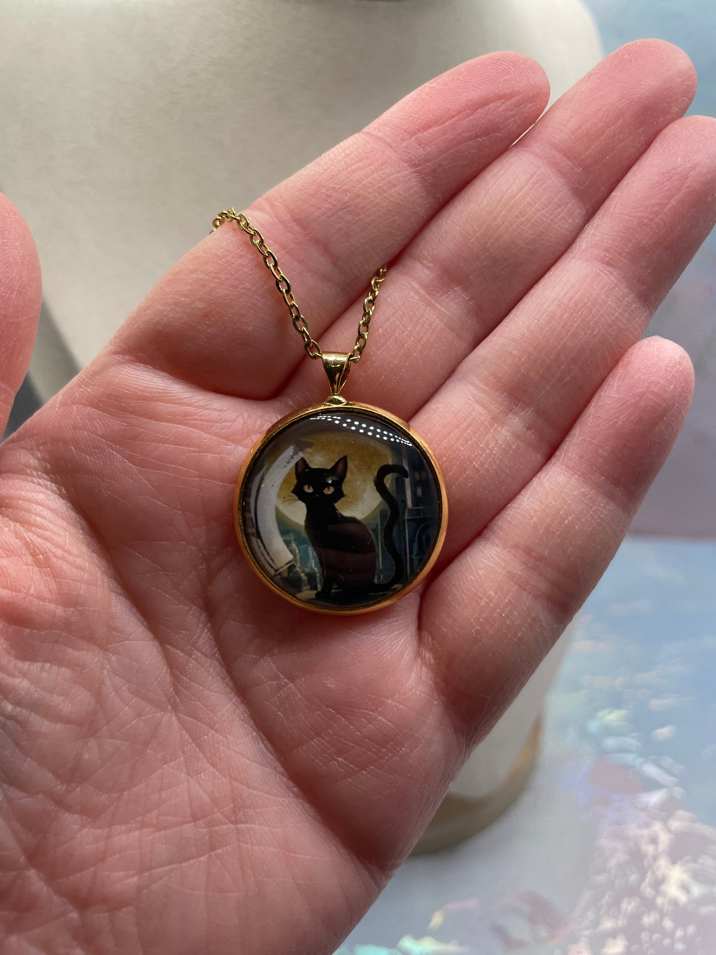 Collier Chat Scène Mystique (Fini Doré) 