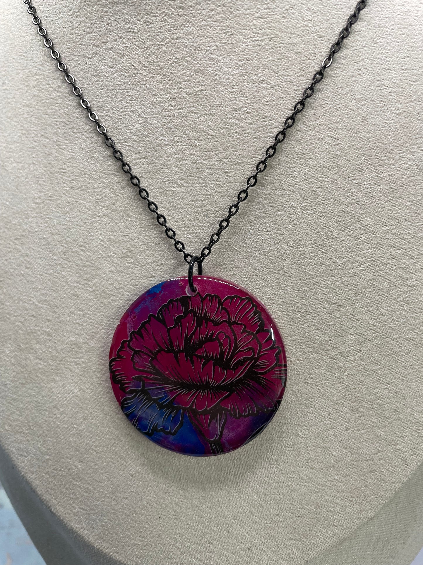Collier rond floraison nocturne en résine