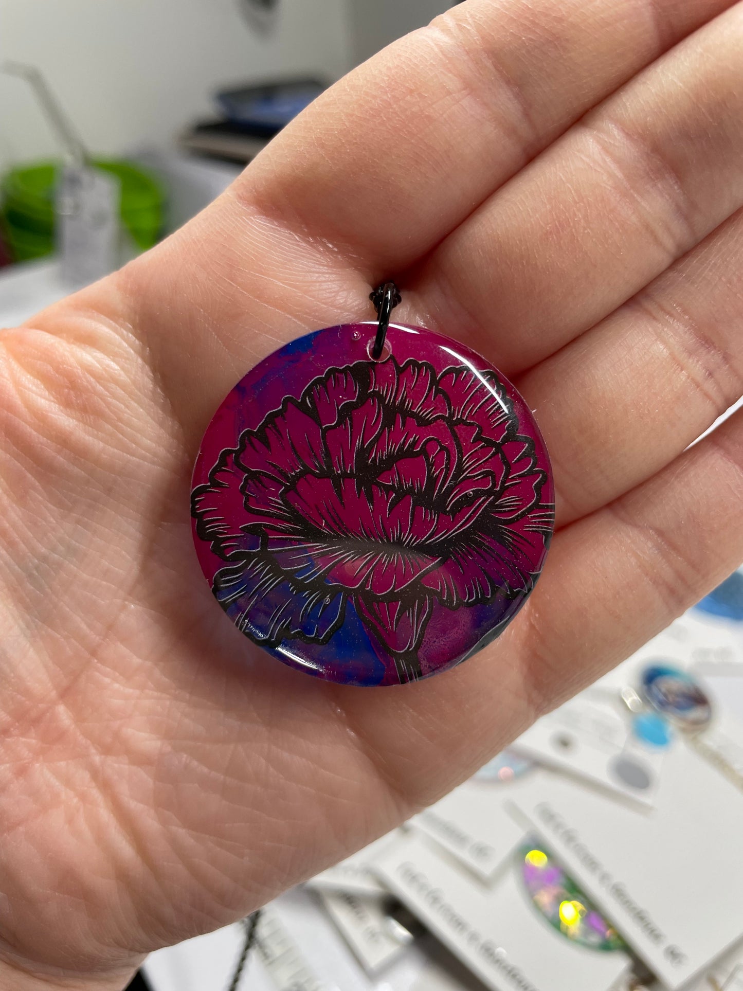 Collier rond floraison nocturne en résine