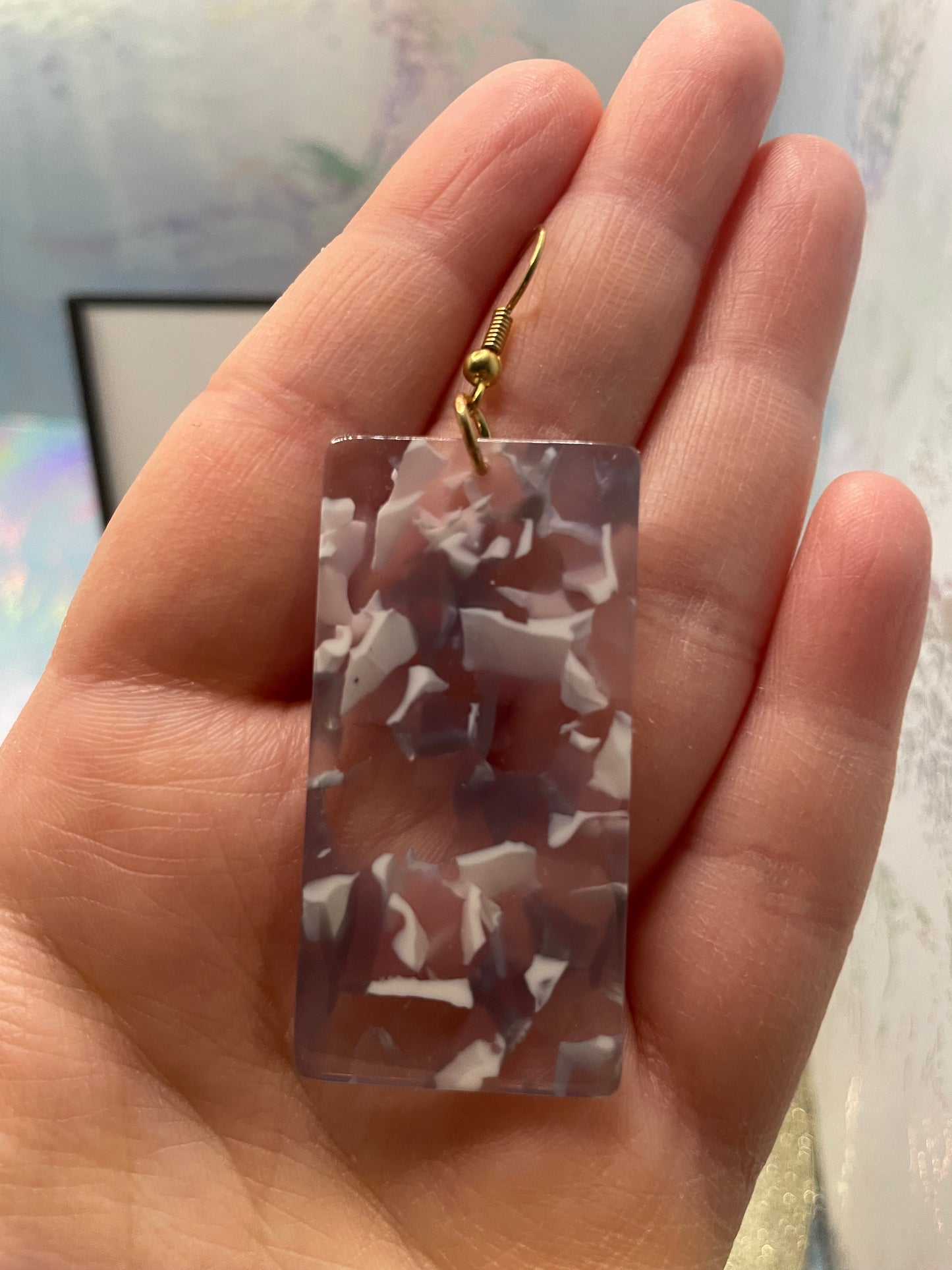 Boucles d'oreilles rectangulaires blanc, rose et mauve en acrylic