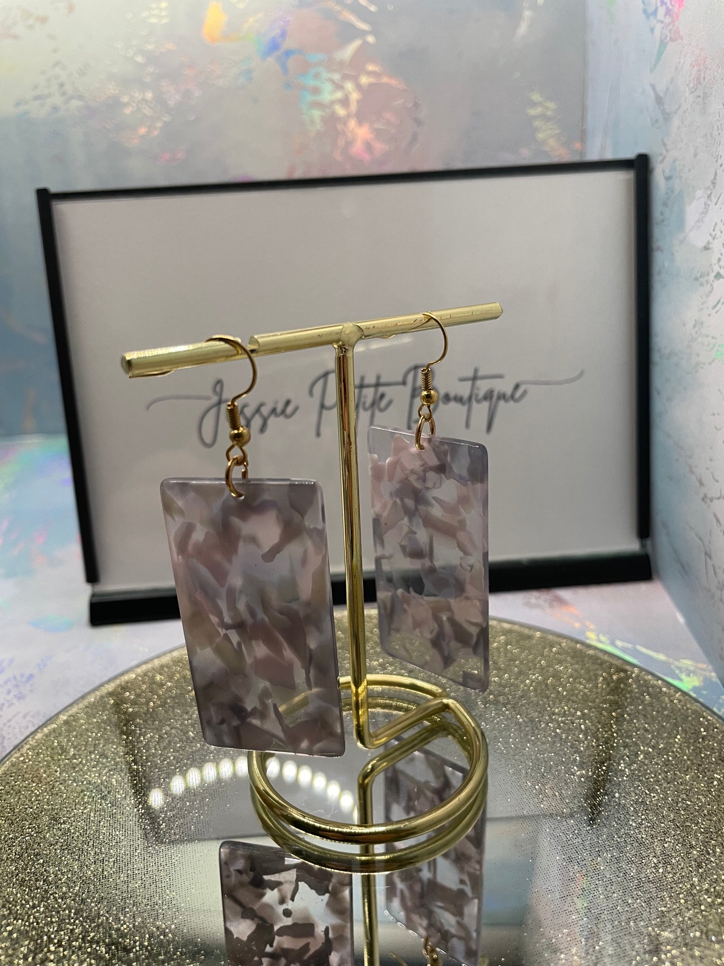 Boucles d'oreilles rectangulaires blanc, rose et mauve en acrylic