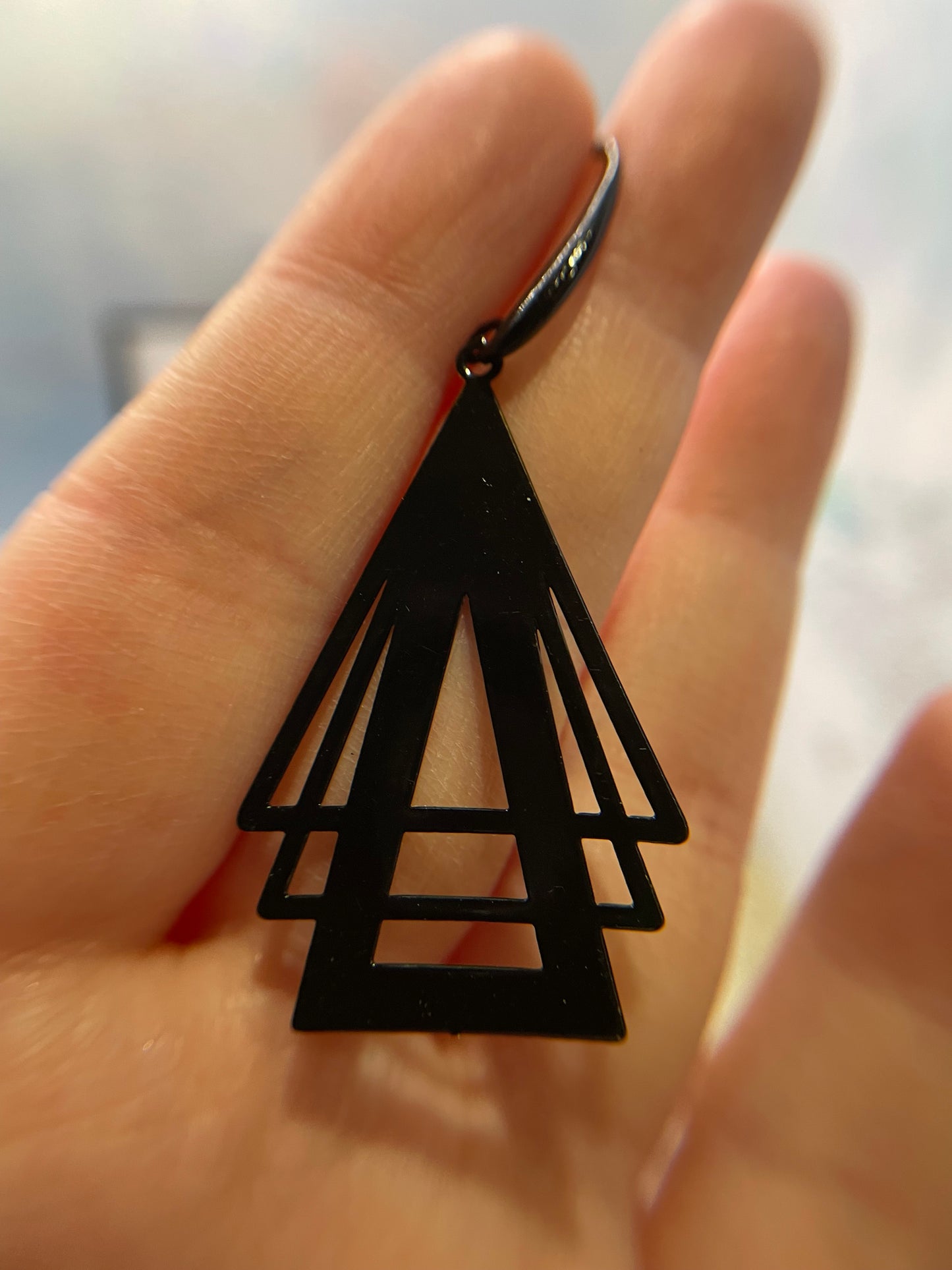 Boucles d'oreilles triple triangle noir