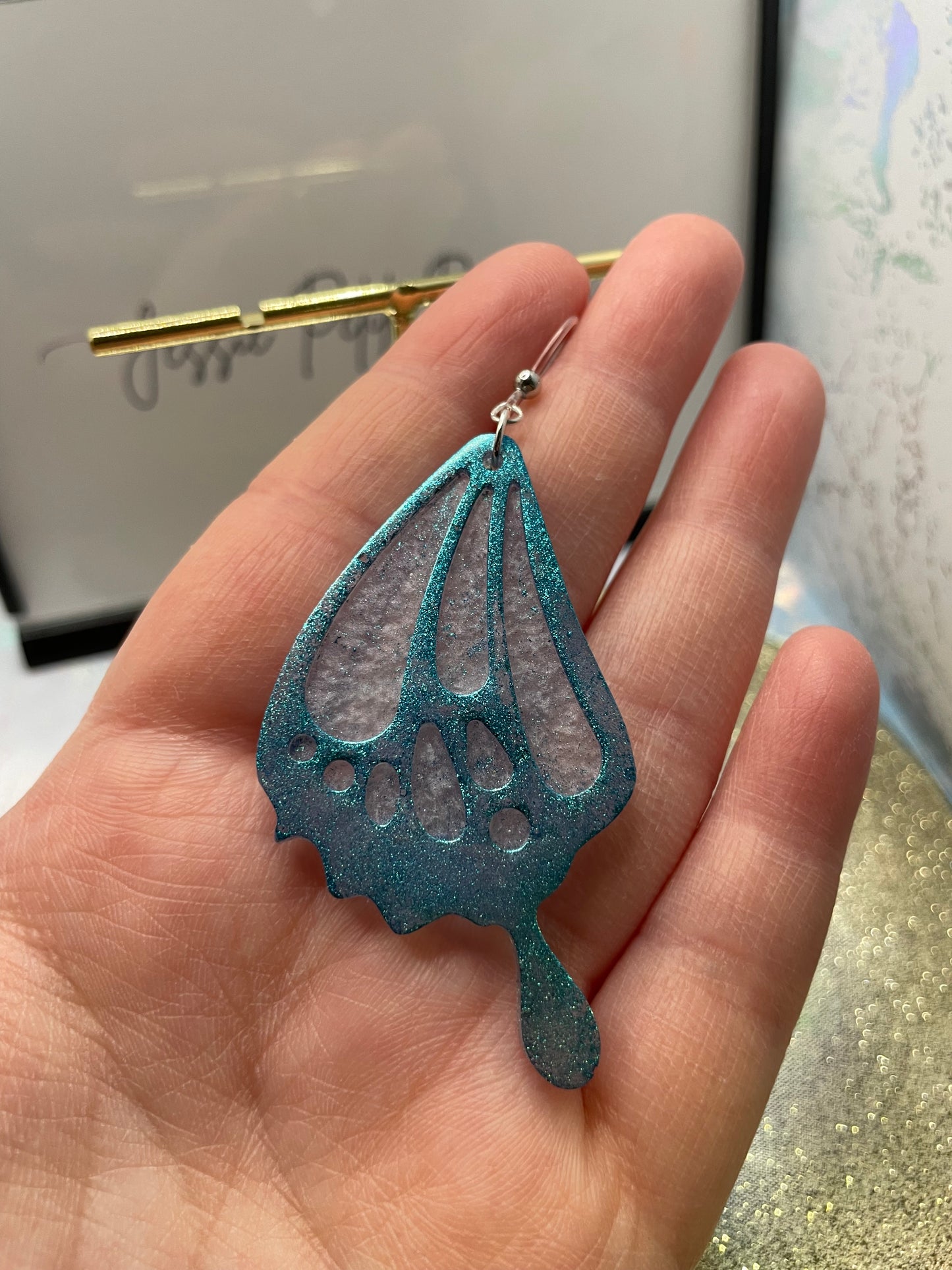 Boucles d'oreilles ailes de papillon bleues – plastique/hypoallergénique