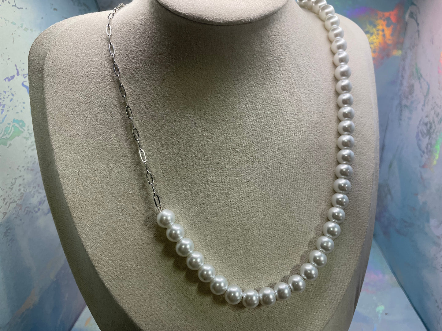 Collier moderne de perles – Collier statement en perles blanches avec chaîne trombone en acier inoxydable